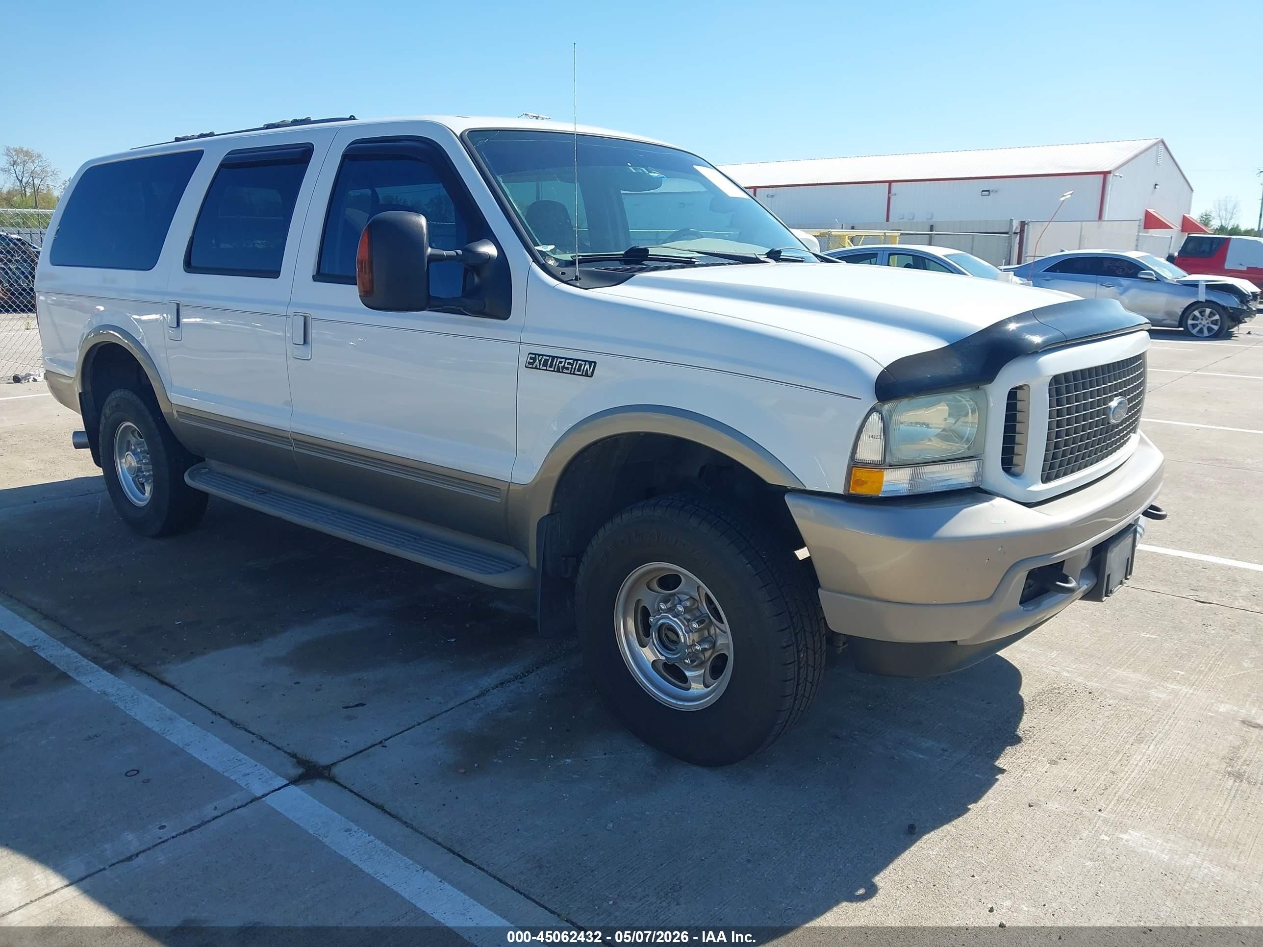 2004 Ford Excursion Eddie Bauer, VIN 1FMSU45P14EB83200 — Front end