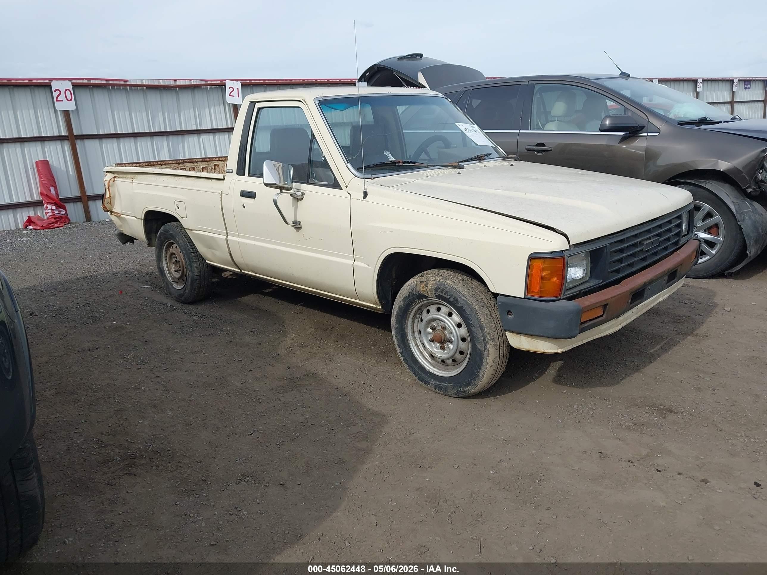 1986 Toyota Pickup, VIN JT4RN50R0G0158742 — All over