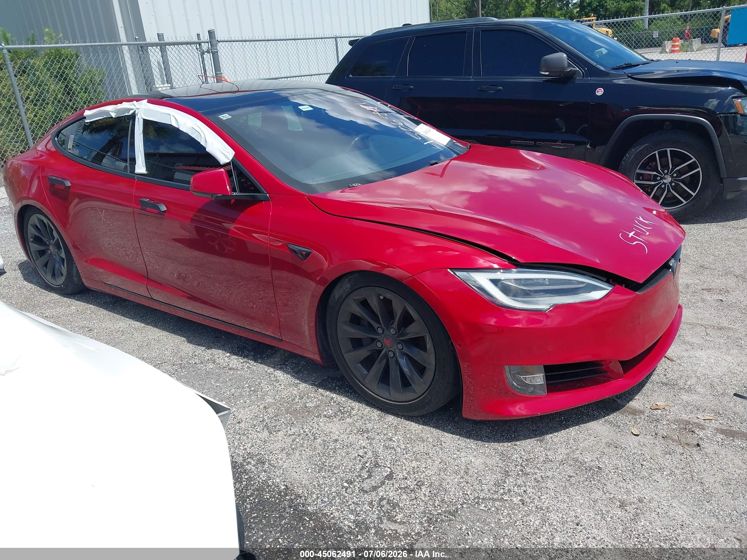 2019 Tesla Model S 75D, VIN 5YJSA1E29KF303899 — Front end