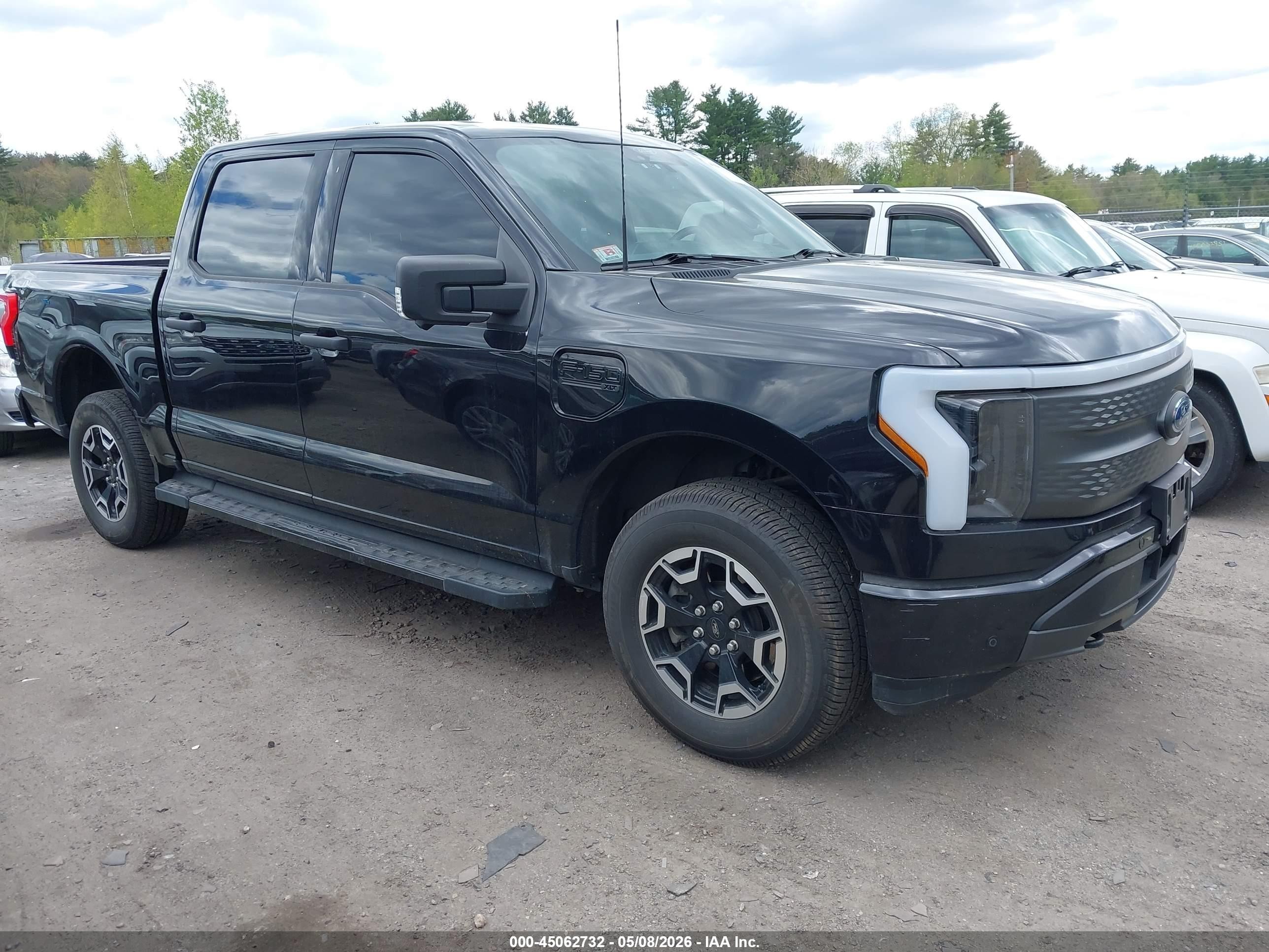 2022 Ford F-150 Lightning XLT, VIN 1FTVW1EL3NWG00657 — Rear end