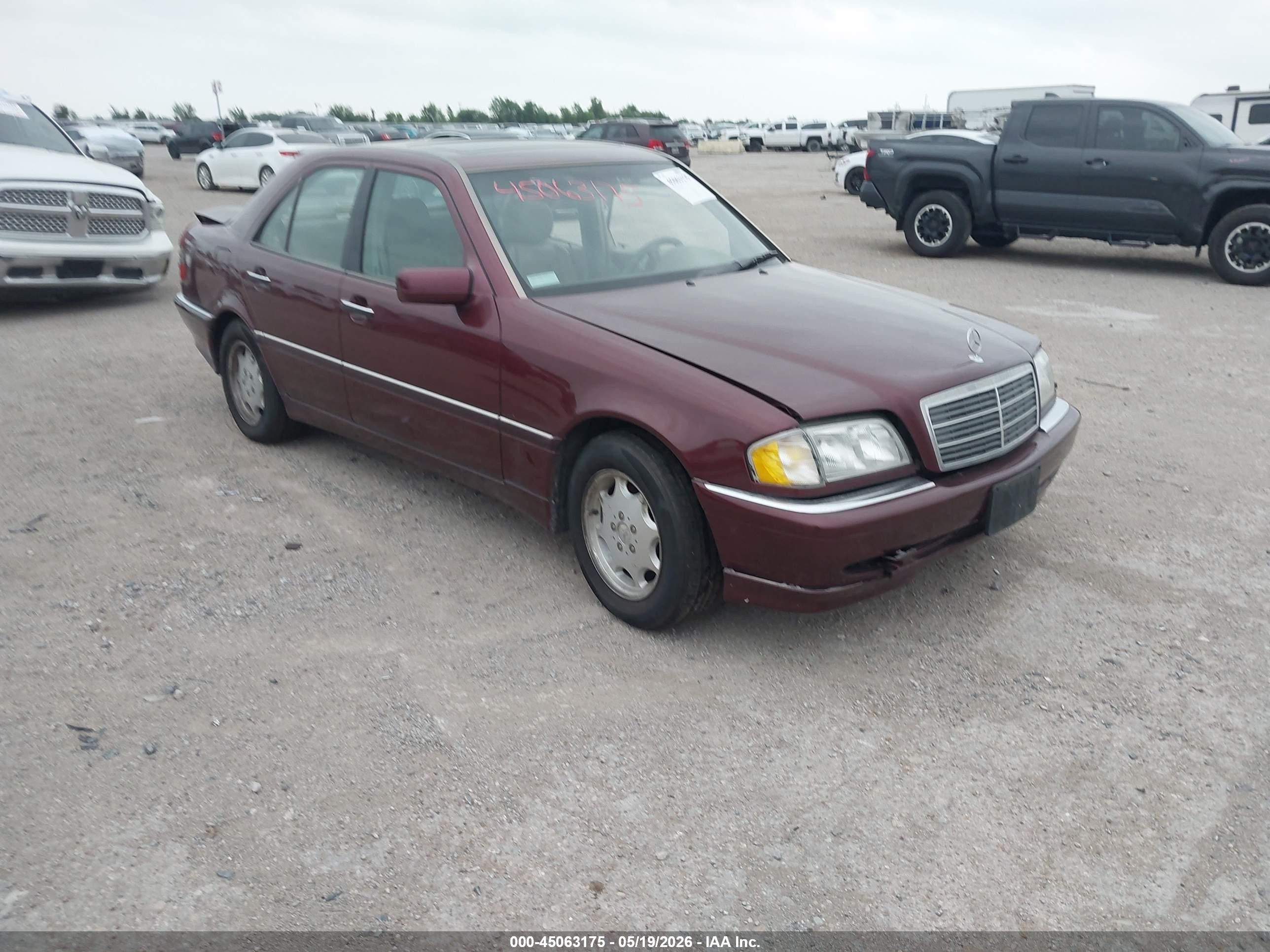 1998 Mercedes-Benz C 230/260/280/320, VIN WDBHA23G8WA638471 — Side