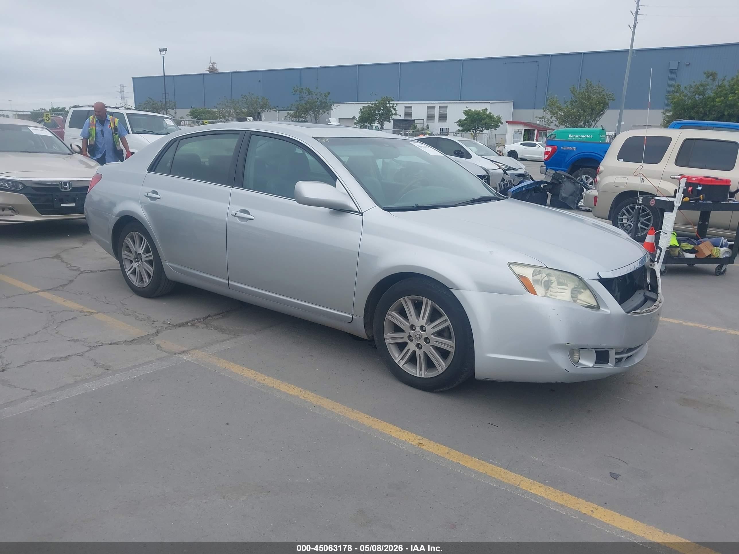 2006 Toyota Avalon Limited, VIN 4T1BK36B76U148110 — Front end
