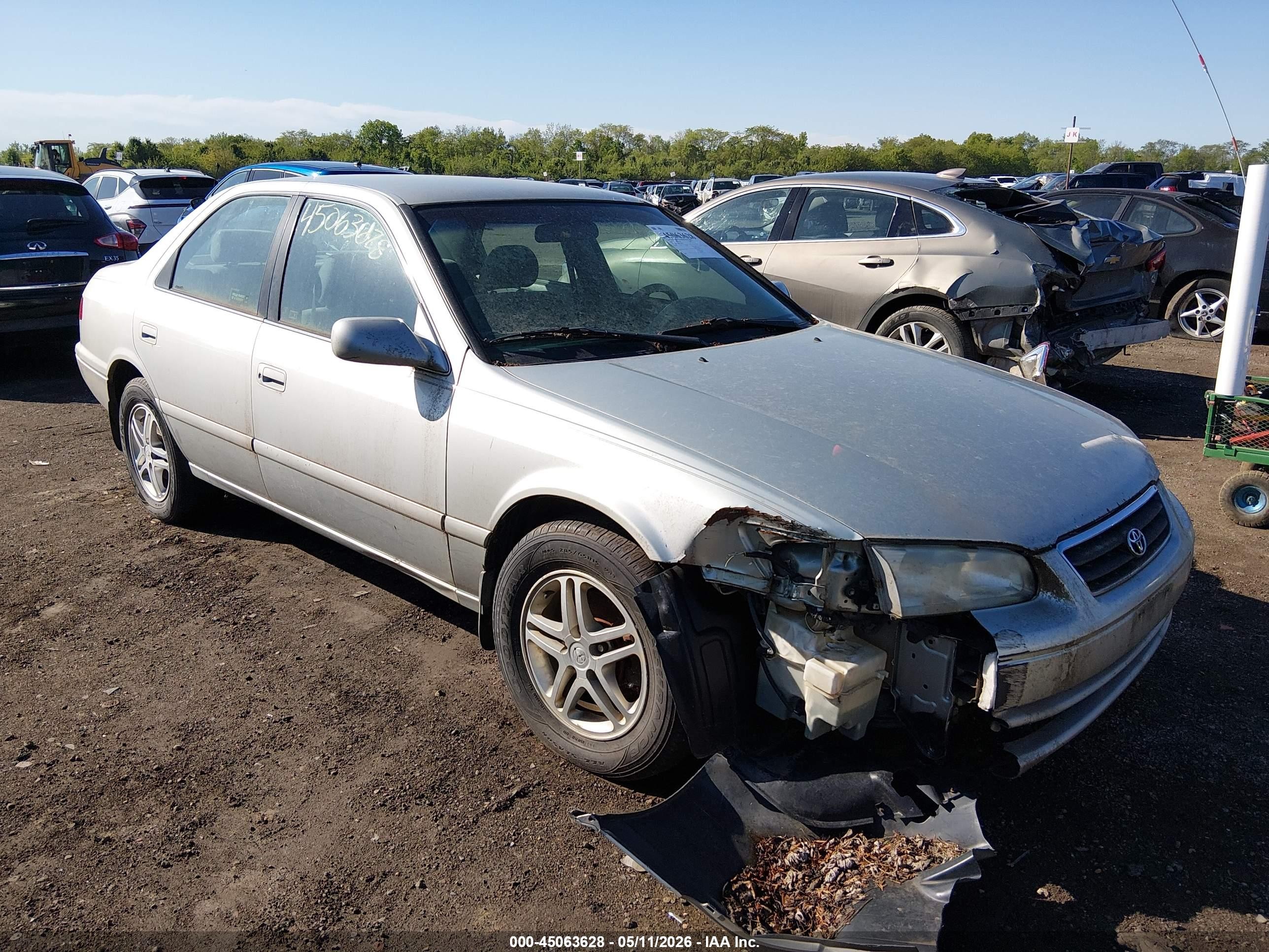 2000 Toyota Camry LE, VIN 4T1BG22K8YU688991 — Normal wear