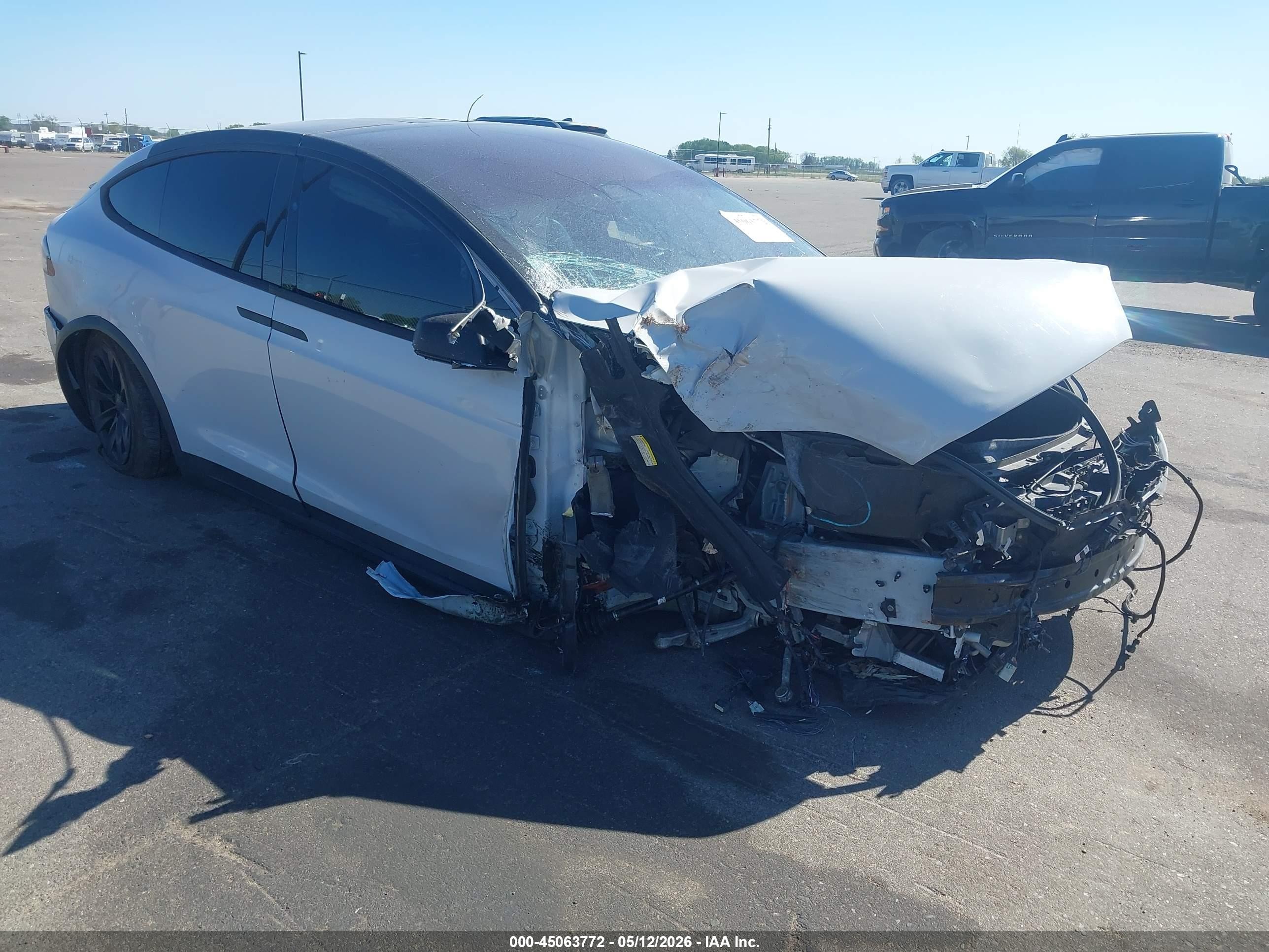 2017 Tesla Model X 90D, VIN 5YJXCDE21HF038213 — Front end