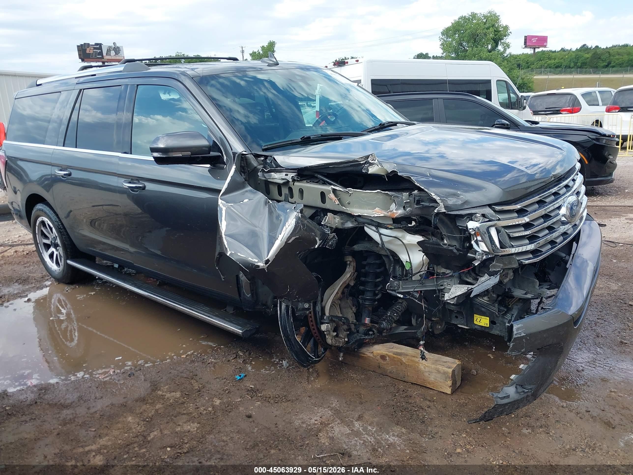 2020 Ford Expedition Max Limited, VIN 1FMJK1KT8LEA25713 — Front end