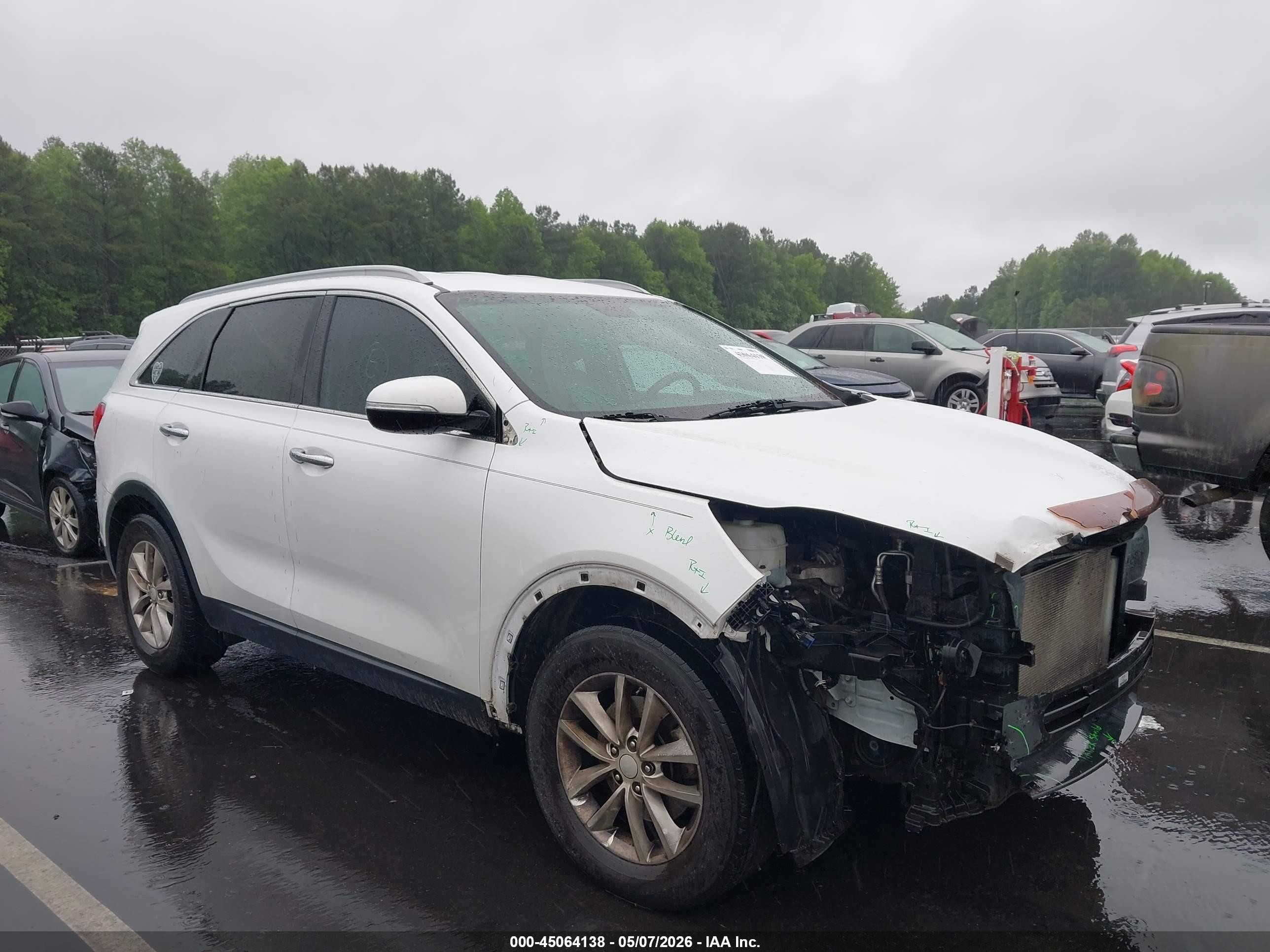 2017 Kia Sorento LX, VIN 5XYPG4A3XHG188266 — Front end