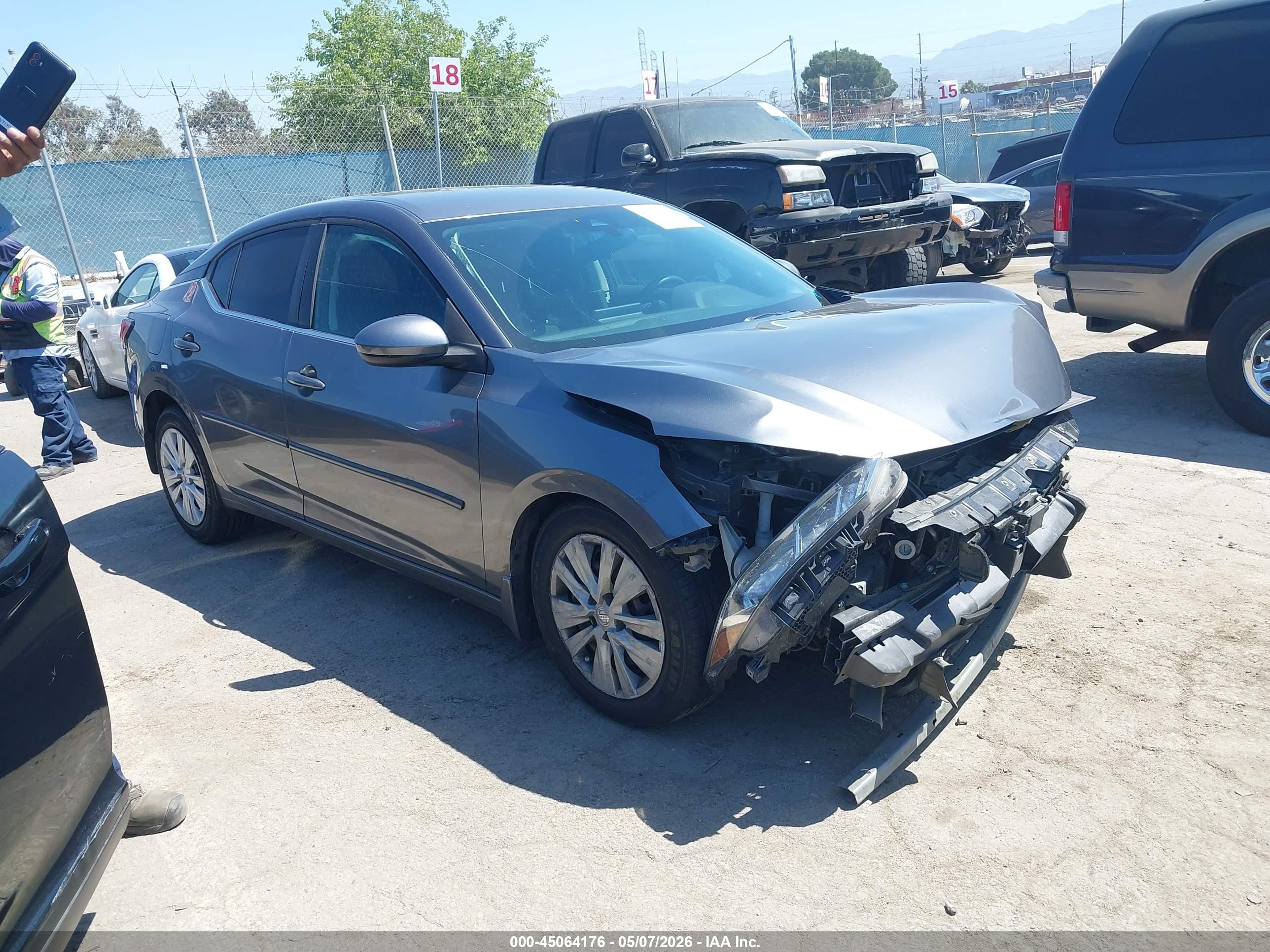 2020 Nissan Sentra S, VIN 3N1AB8BVXLY289276 — Front end