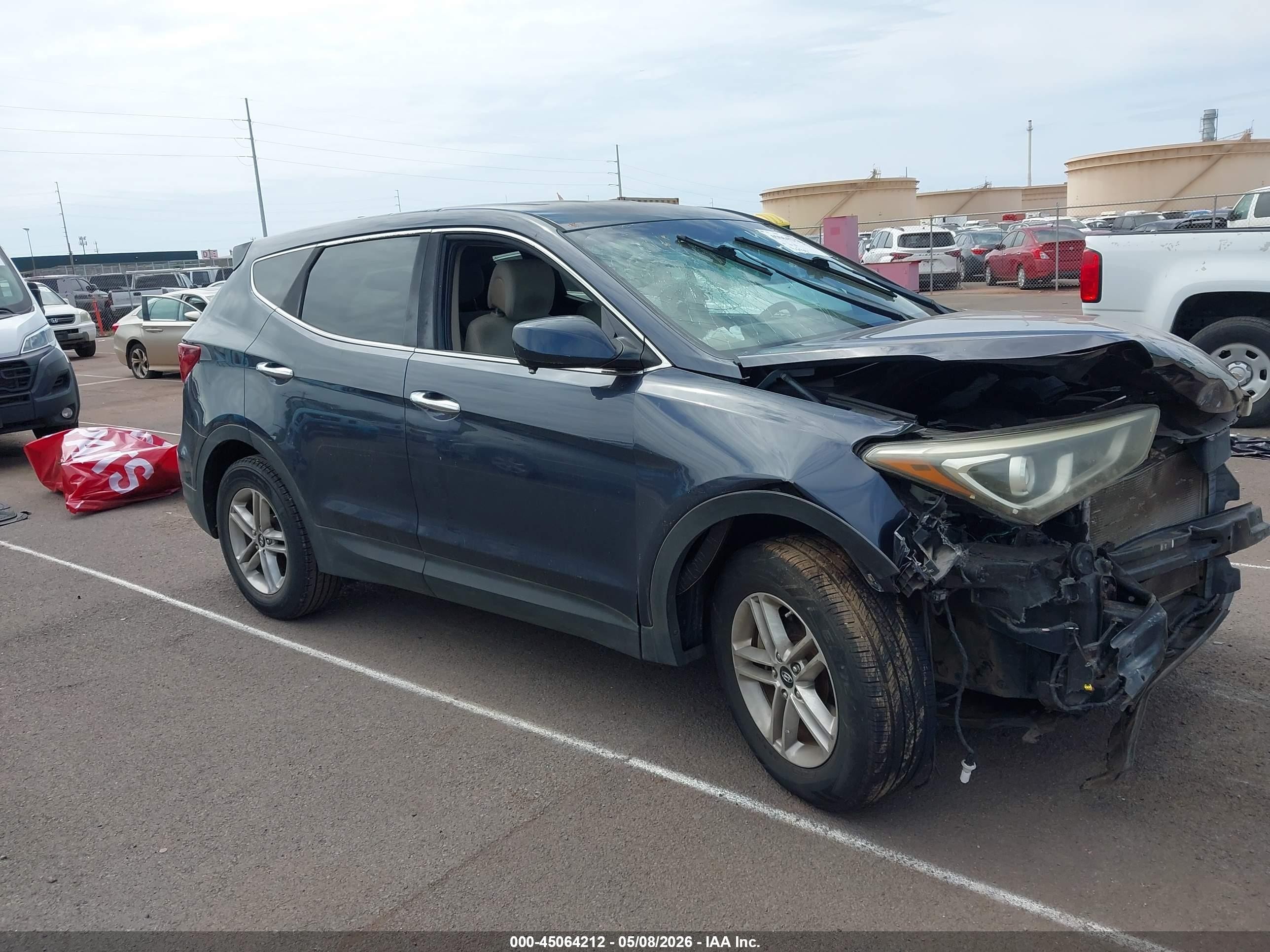 2017 Hyundai Santa Fe 2.4L, VIN 5XYZT3LB8HG404117 — Front end