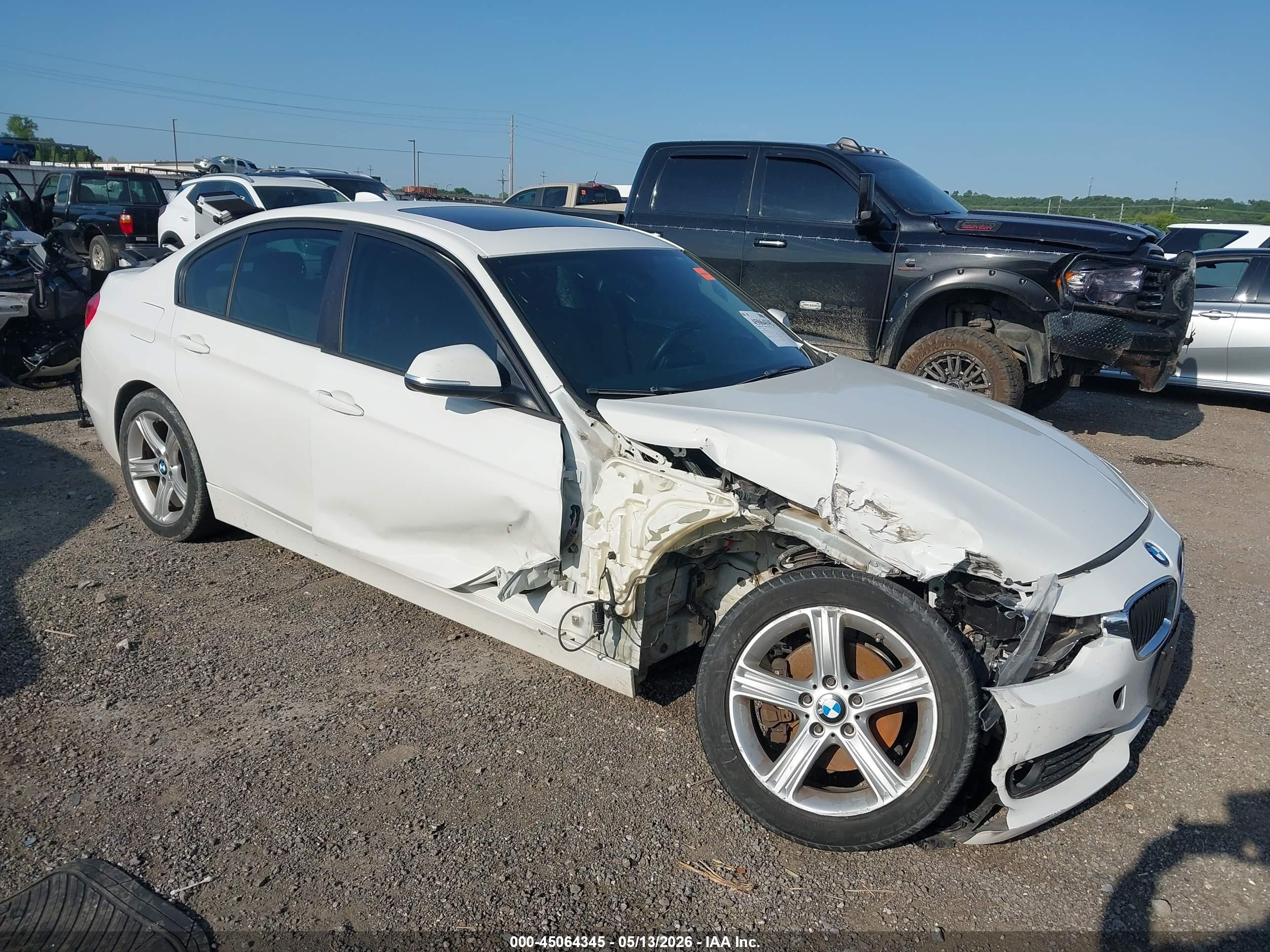 2013 BMW 3 Series 328i, VIN WBA3A5C54DF355400 — Front end