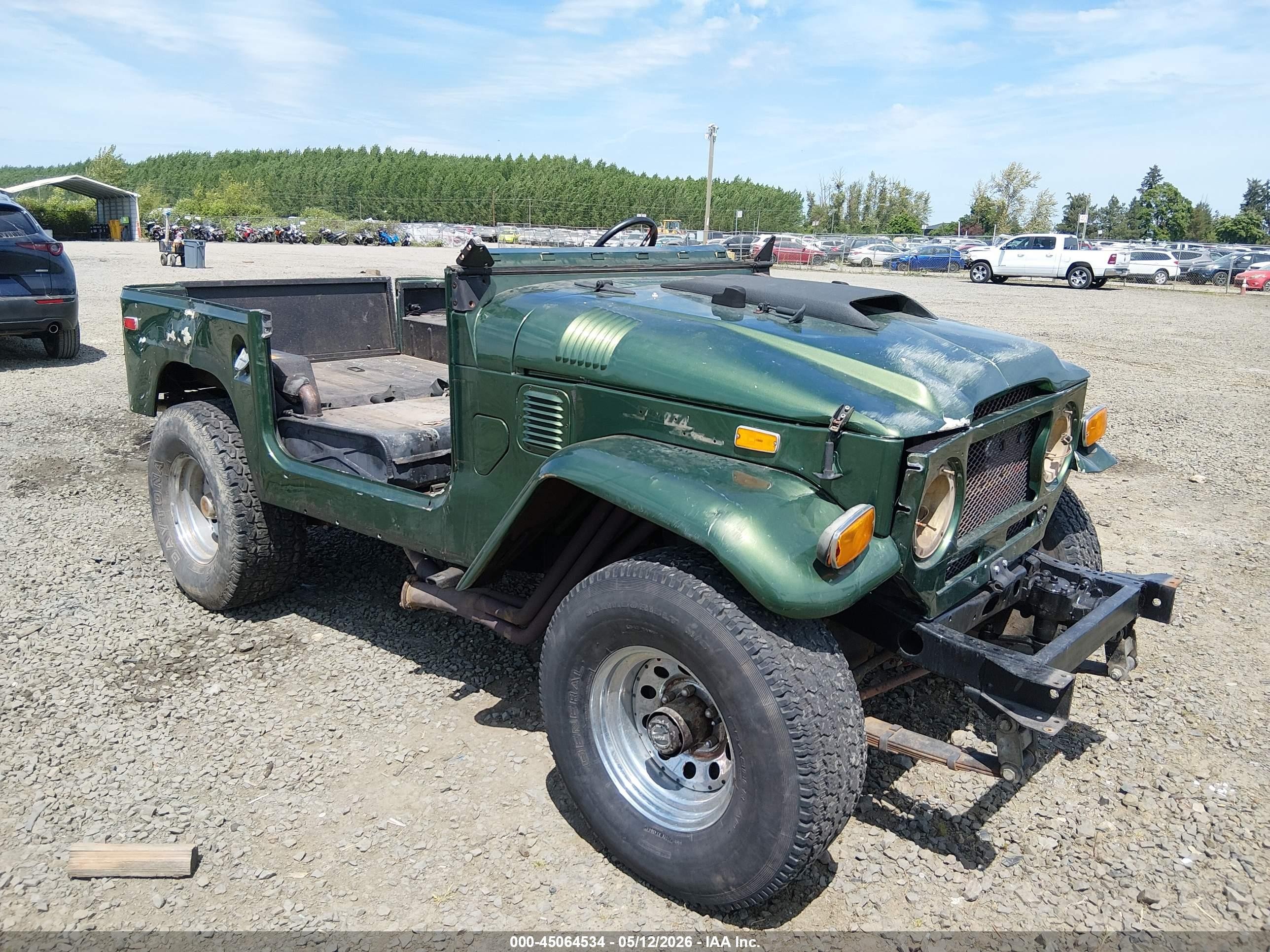 1971 Toyota Land Cruiser, VIN FJ40100316 — Front end