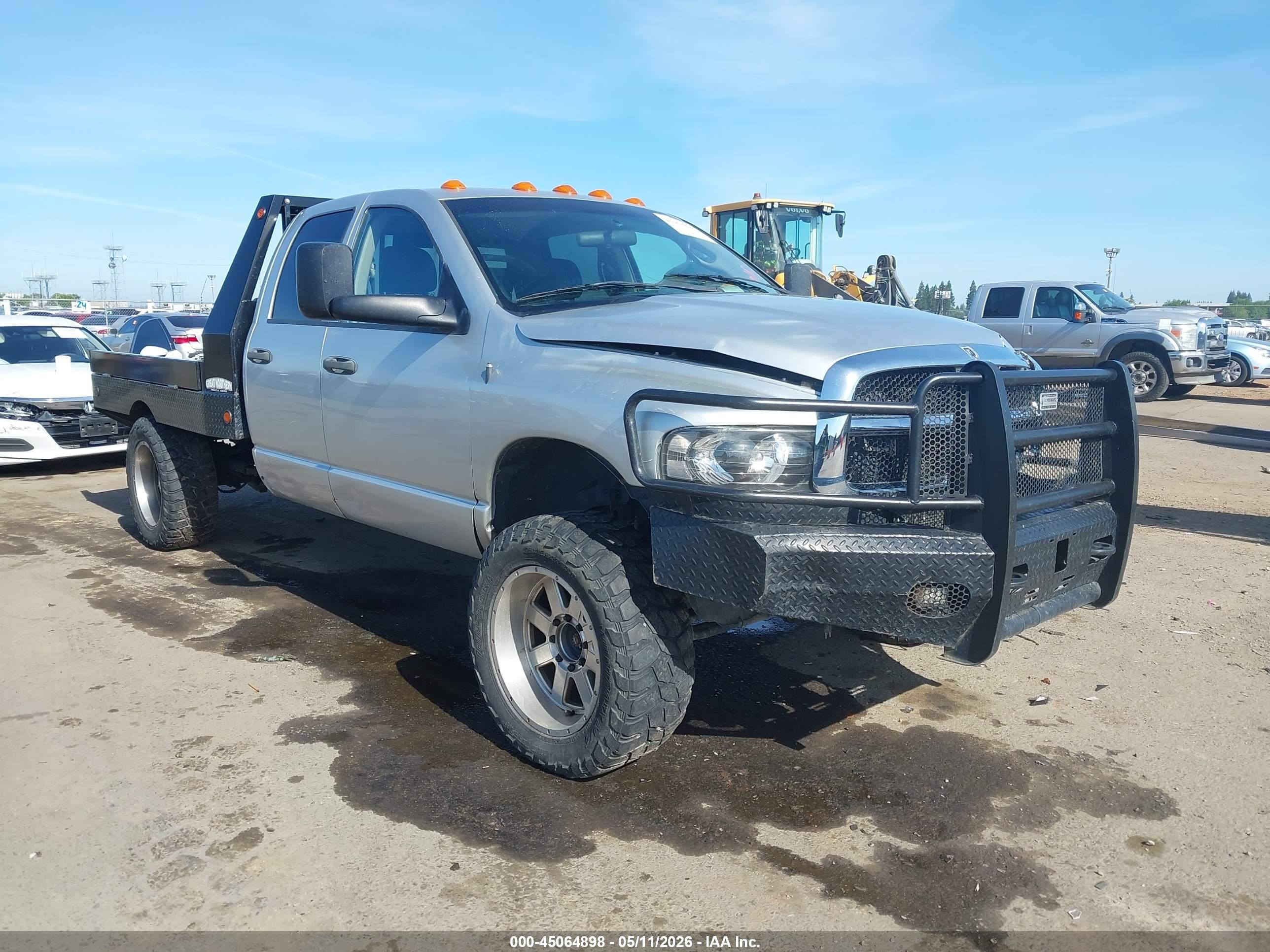 2004 Dodge 3500 ST, VIN 3D7LU38CX4G254484 — Перед