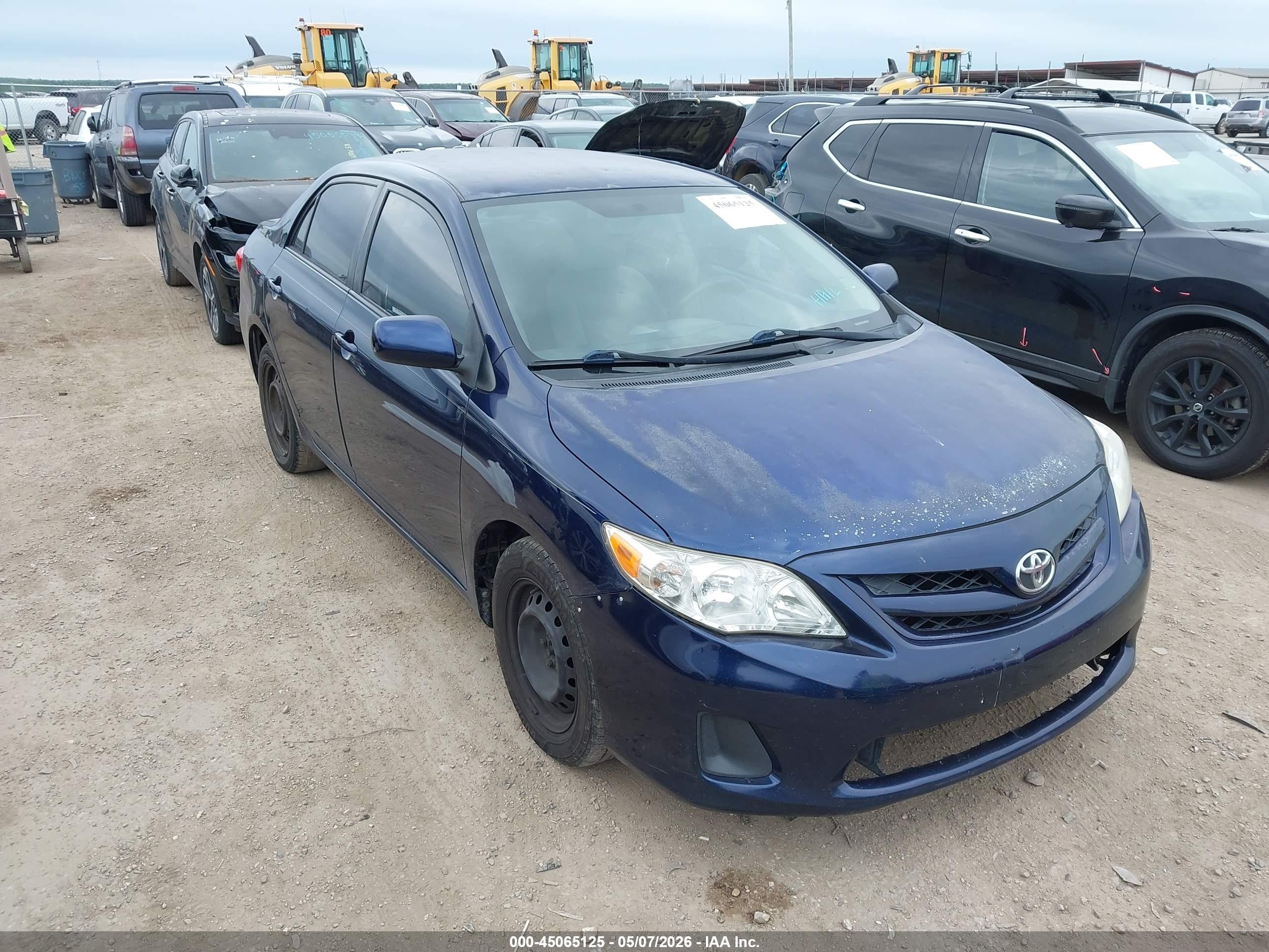 2011 Toyota Corolla LE, VIN JTDBU4EE4B9163032 — Side