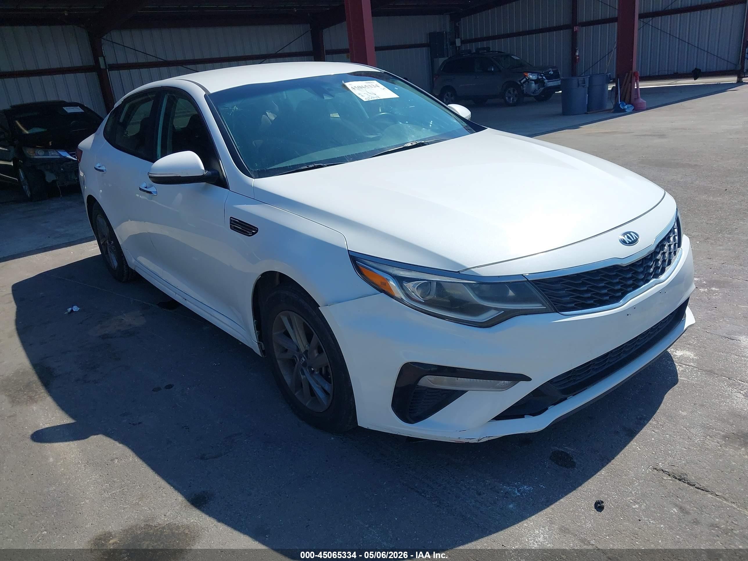 2019 Kia Optima LX, VIN 5XXGT4L39KG354457 — Normal wear