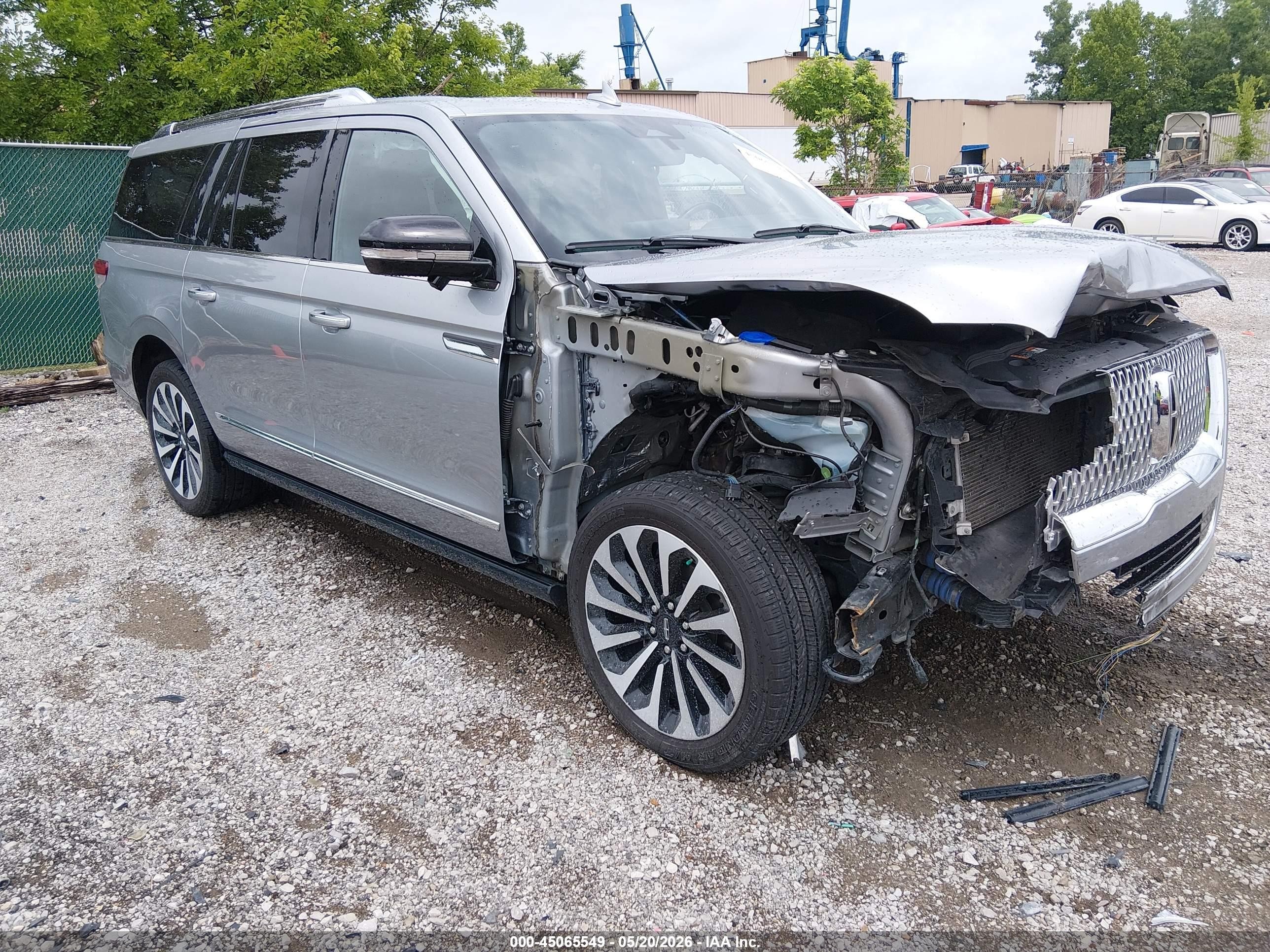 2022 Lincoln Navigator Reserve, VIN 5LMJJ3LT5NEL11628 — Front end