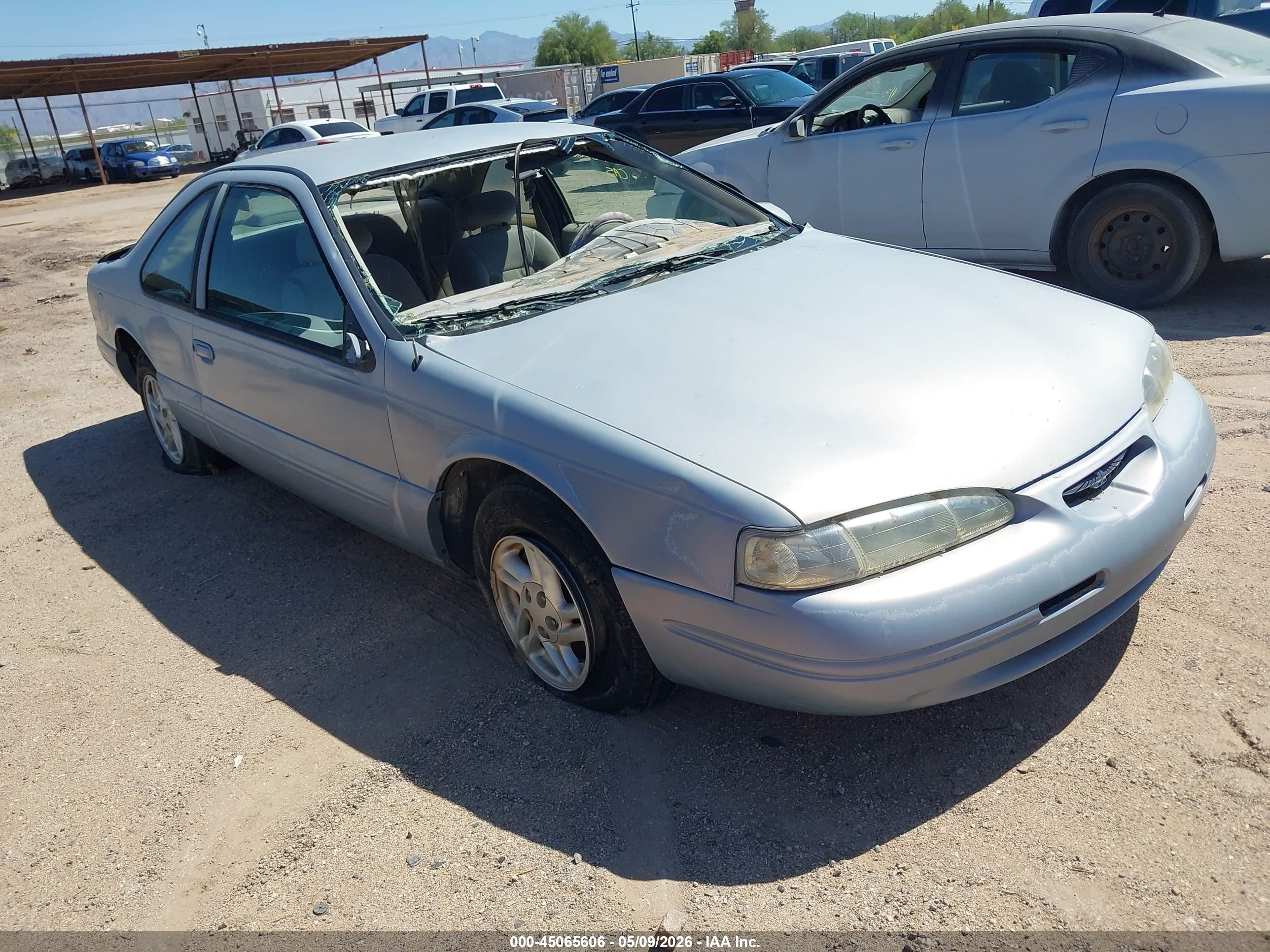 1996 Ford Thunderbird LX, VIN 1FALP6247TH165826 — Normal wear