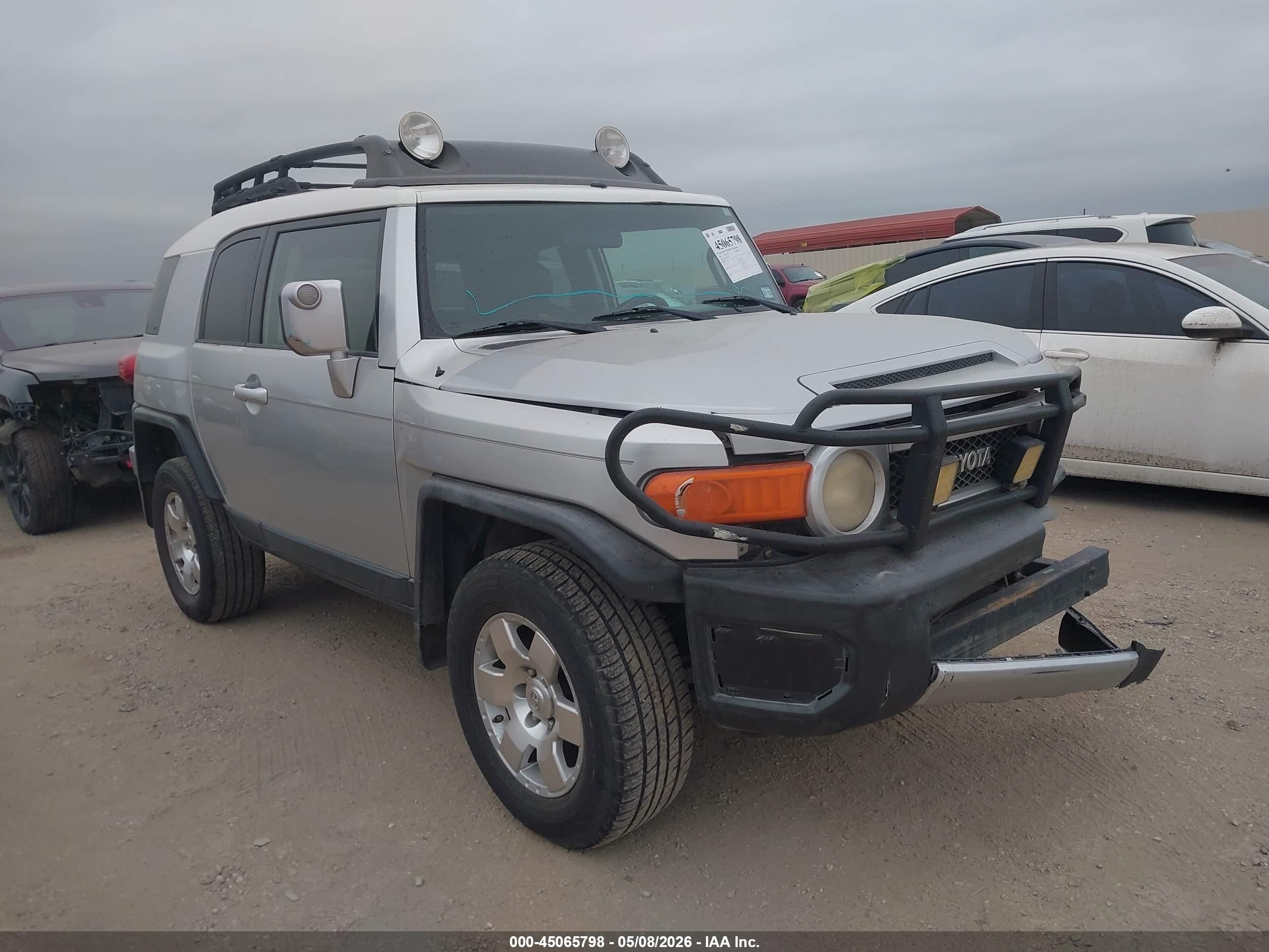 2008 Toyota FJ Cruiser, VIN JTEBU11F480103614 — Front end