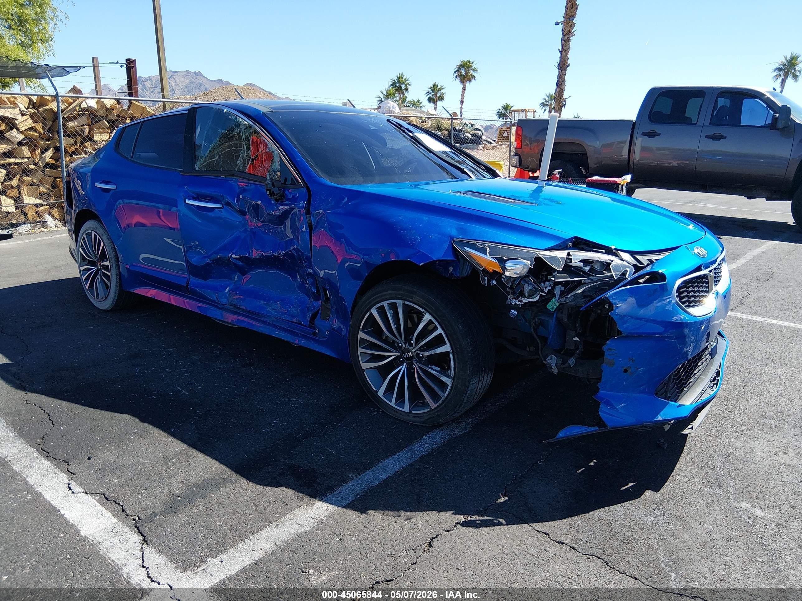 2018 Kia Stinger Premium, VIN KNAE25LA3J6014021 — Side