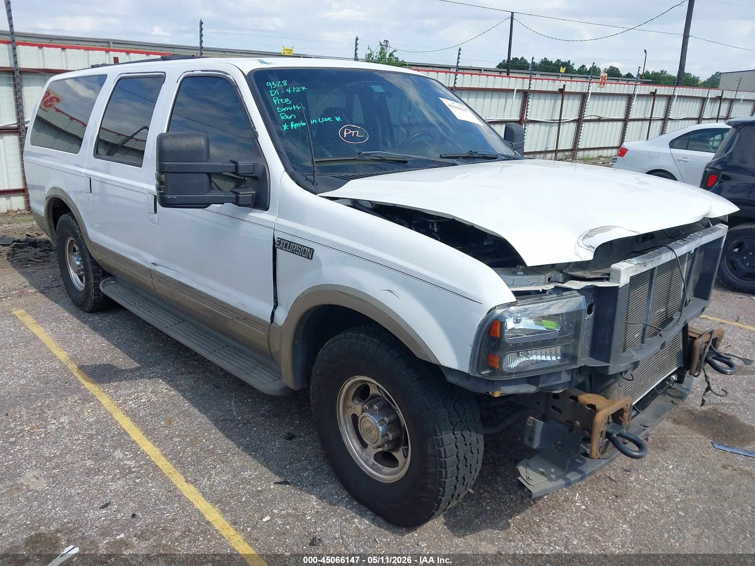 2004 Ford Excursion Eddie Bauer, VIN 1FMNU44L74EB02020 — Front end