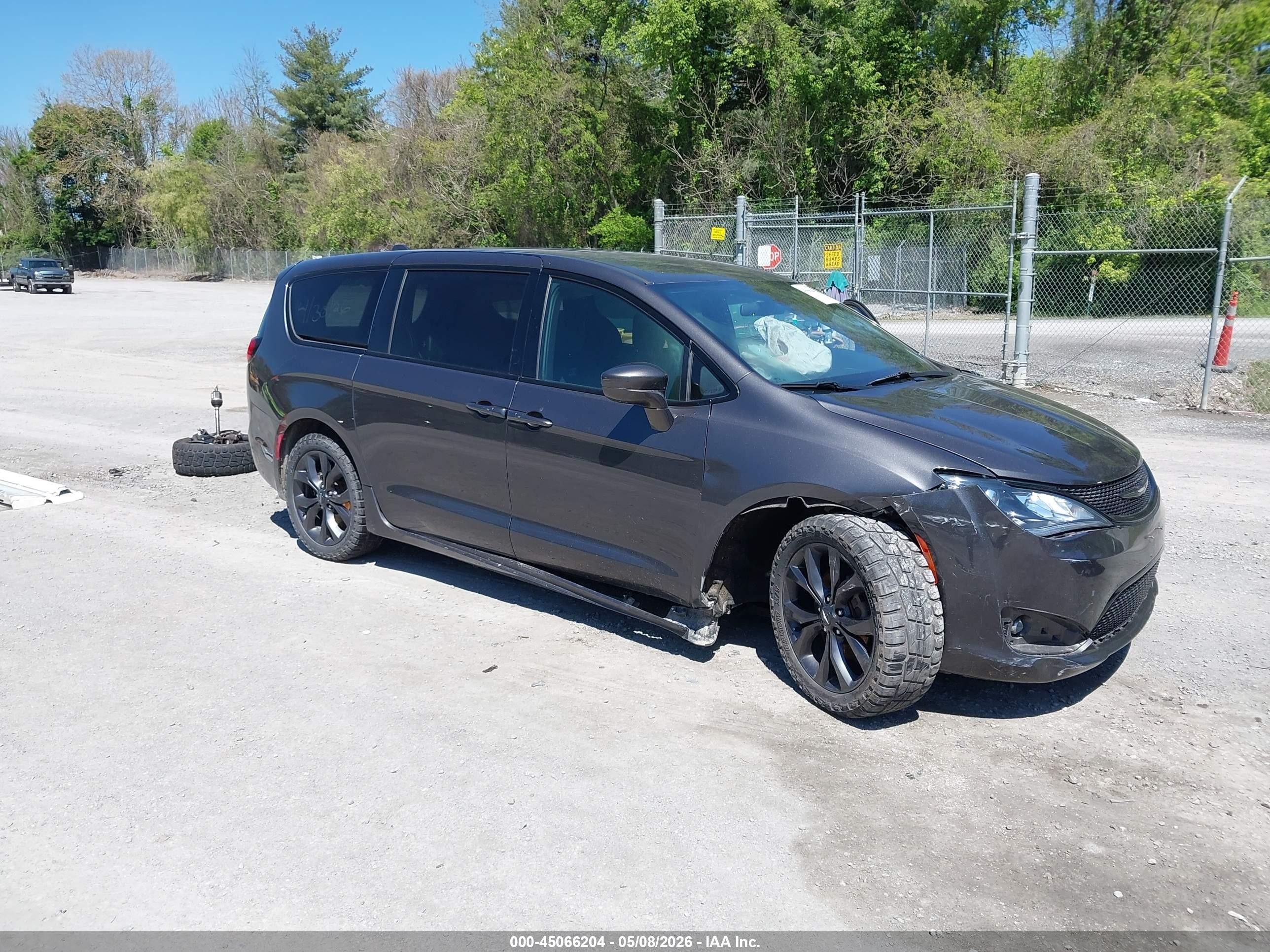 2018 Chrysler Pacifica Touring Plus, VIN 2C4RC1FG9JR350923 — Опрокидывание