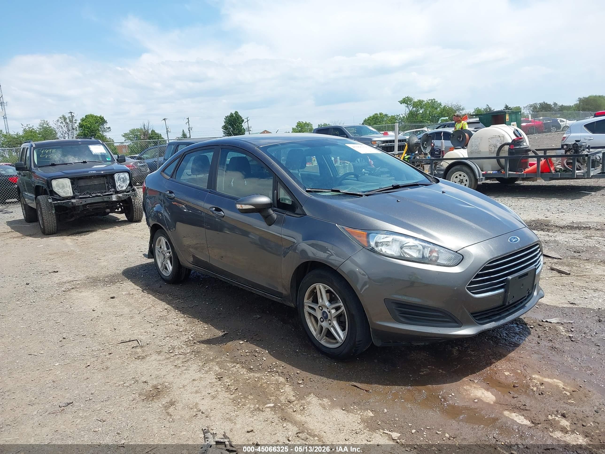 2018 Ford Fiesta SE, VIN 3FADP4BJ4JM147579 — Зад