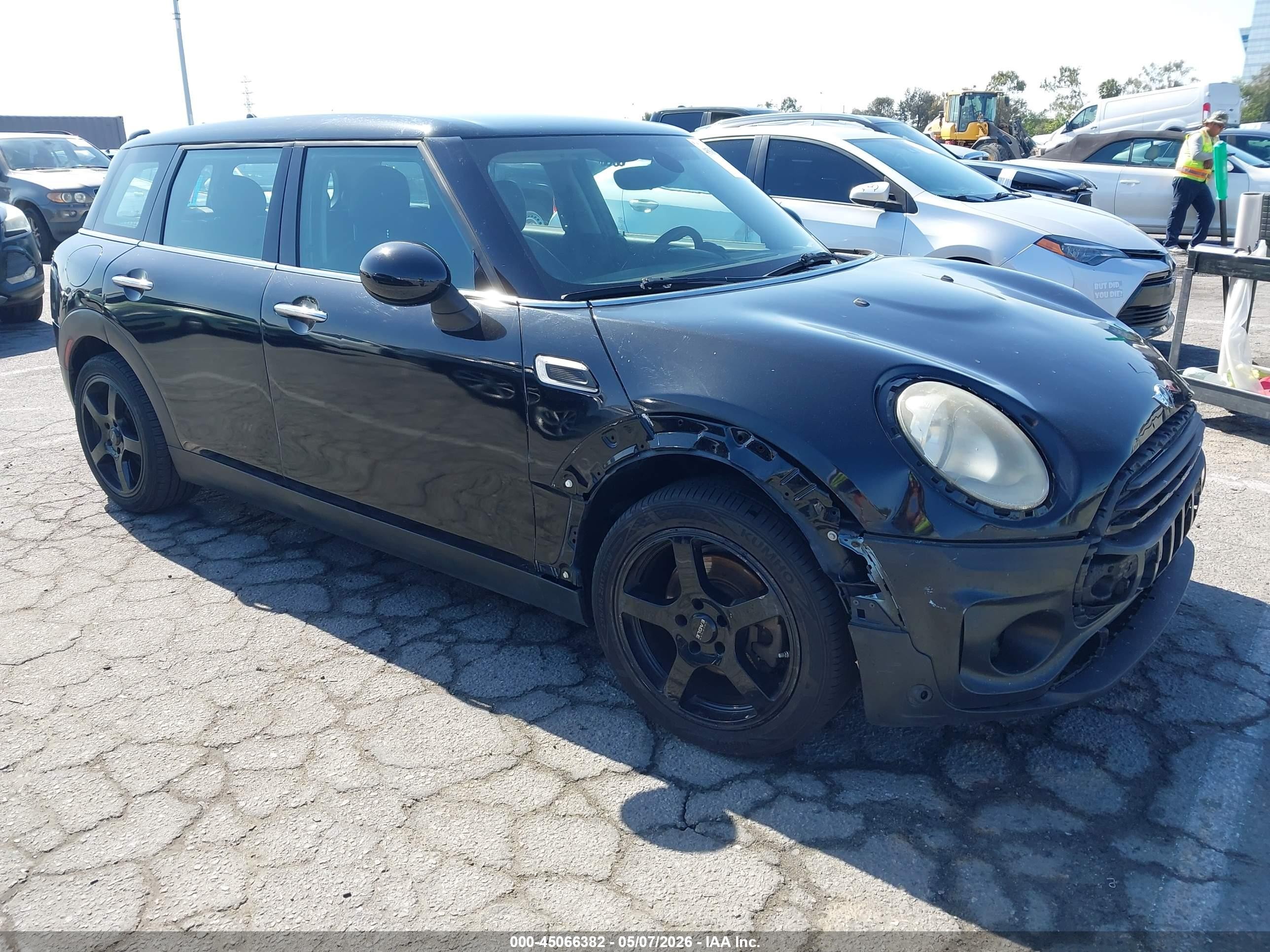 2016 MINI Clubman, VIN WMWLN5C58G2B35129 — Normal wear