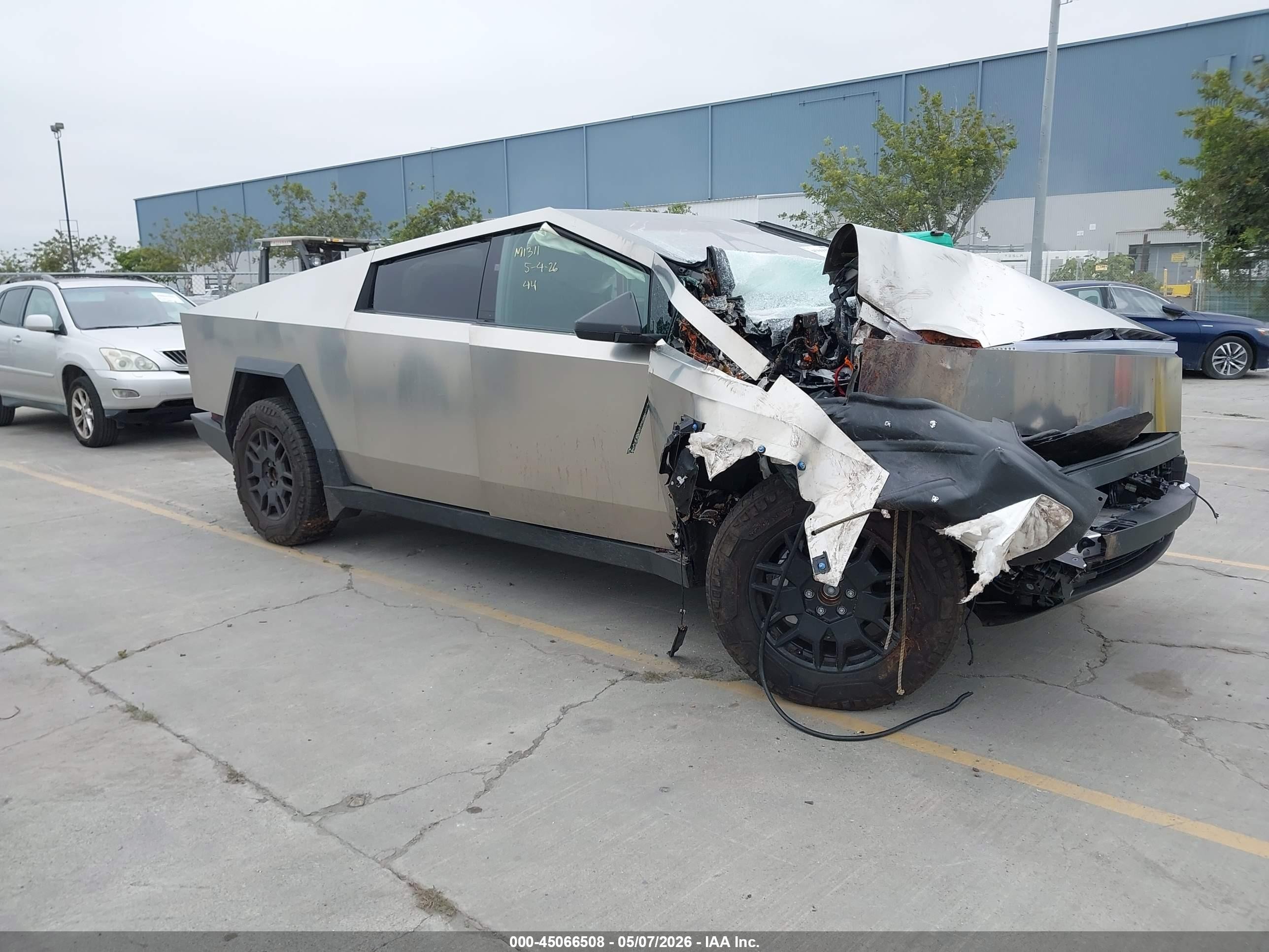 2025 Tesla Cybertruck Cyberbeast, VIN 7G2CEHEE9SA075196 — Front end