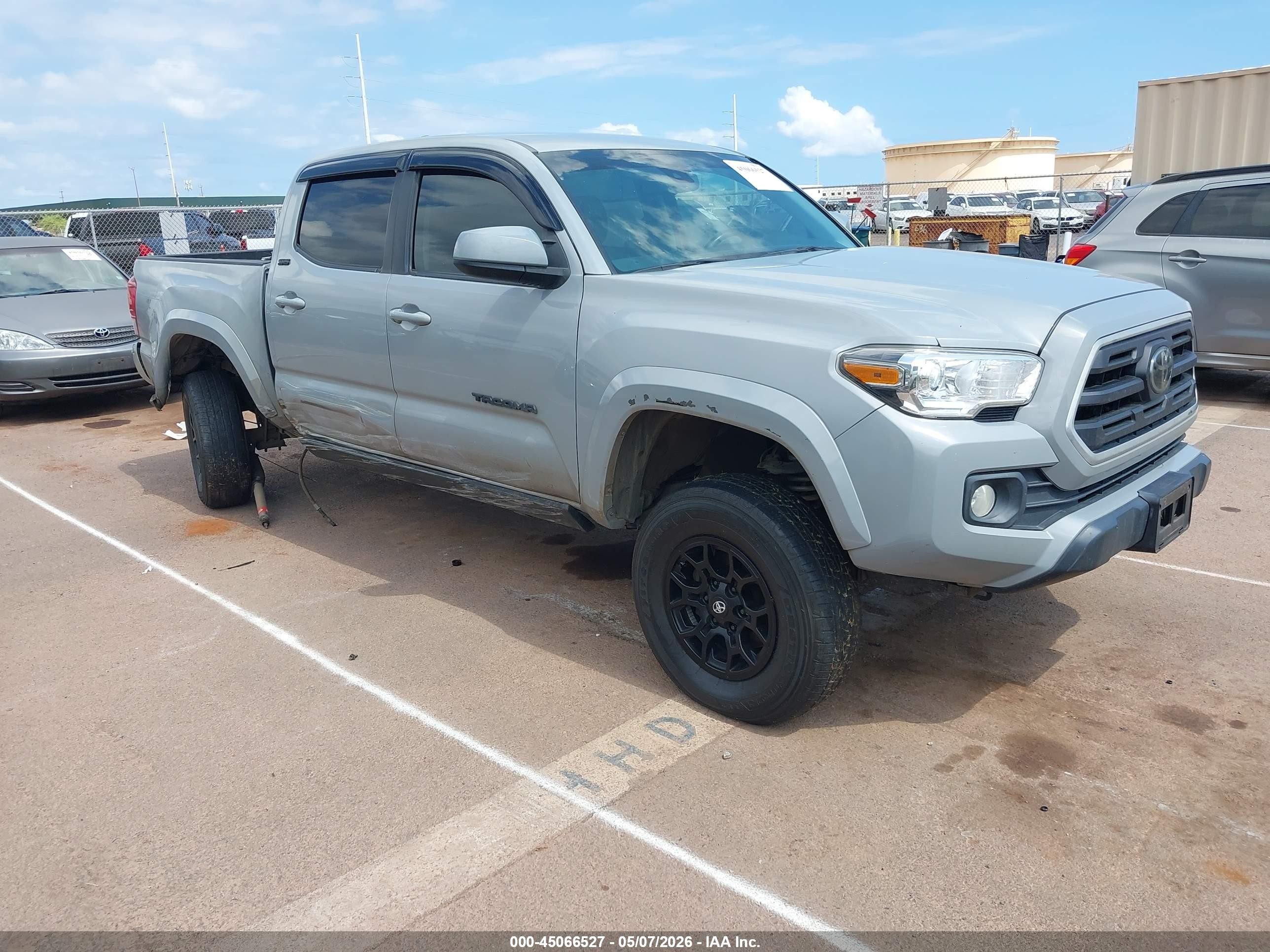 2019 Toyota Tacoma TRD Off Road, VIN 3TMCZ5AN7KM237921 — Зад