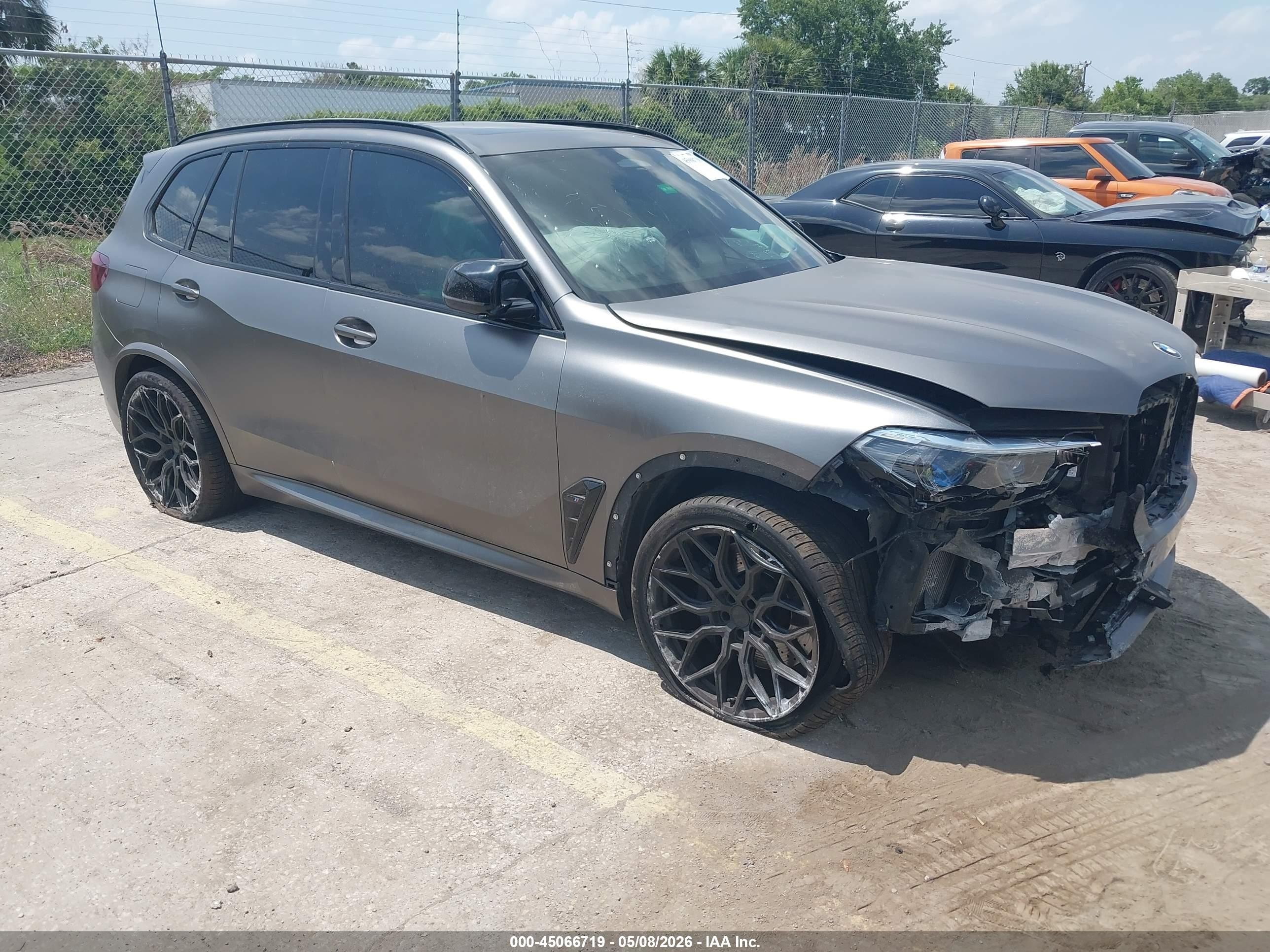 2021 BMW X5 M, VIN 5YMJU0C01M9E37957 — Front end