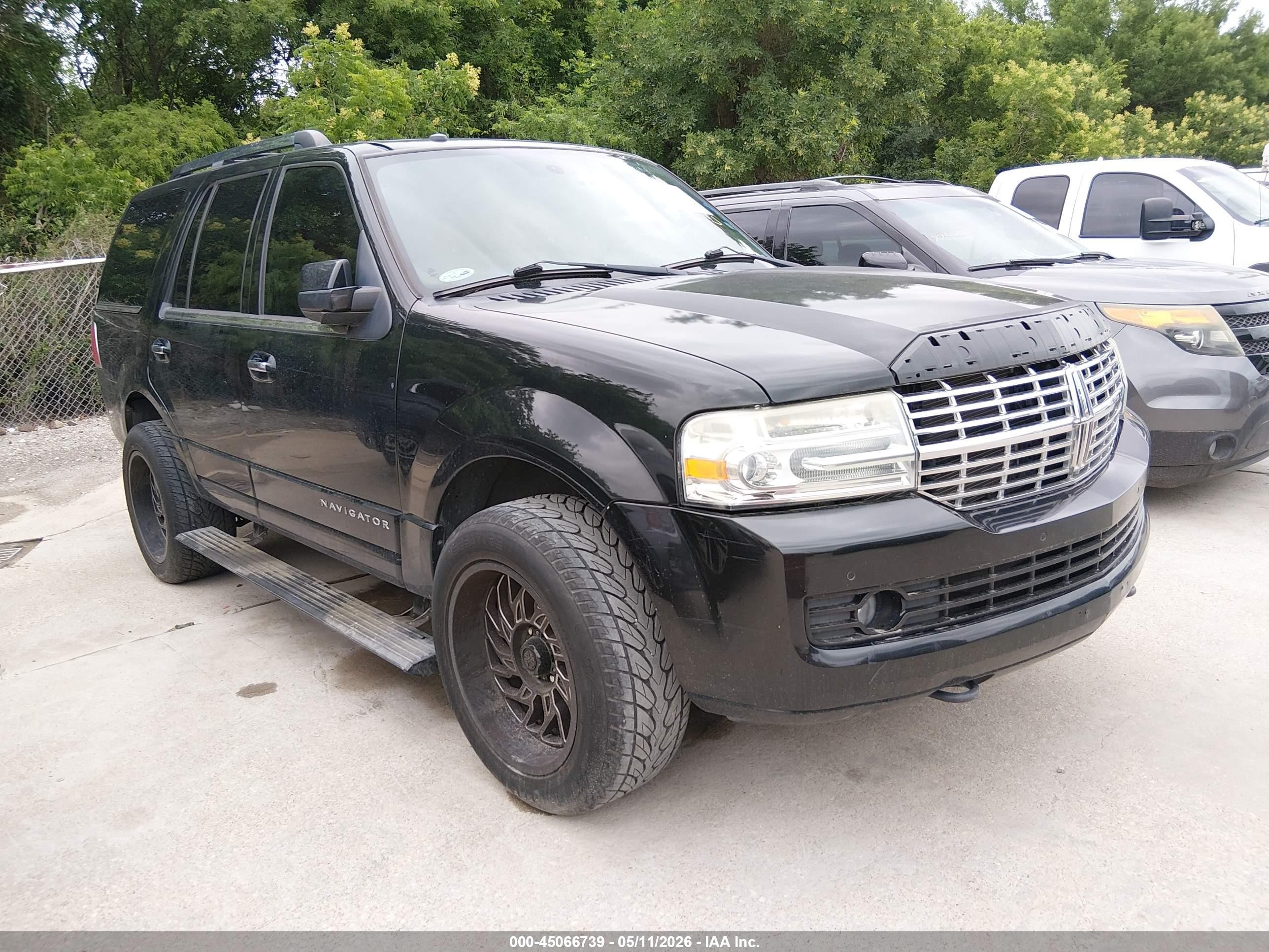 2013 Lincoln Navigator, VIN 5LMJJ2H55DEL06237 — Repossession