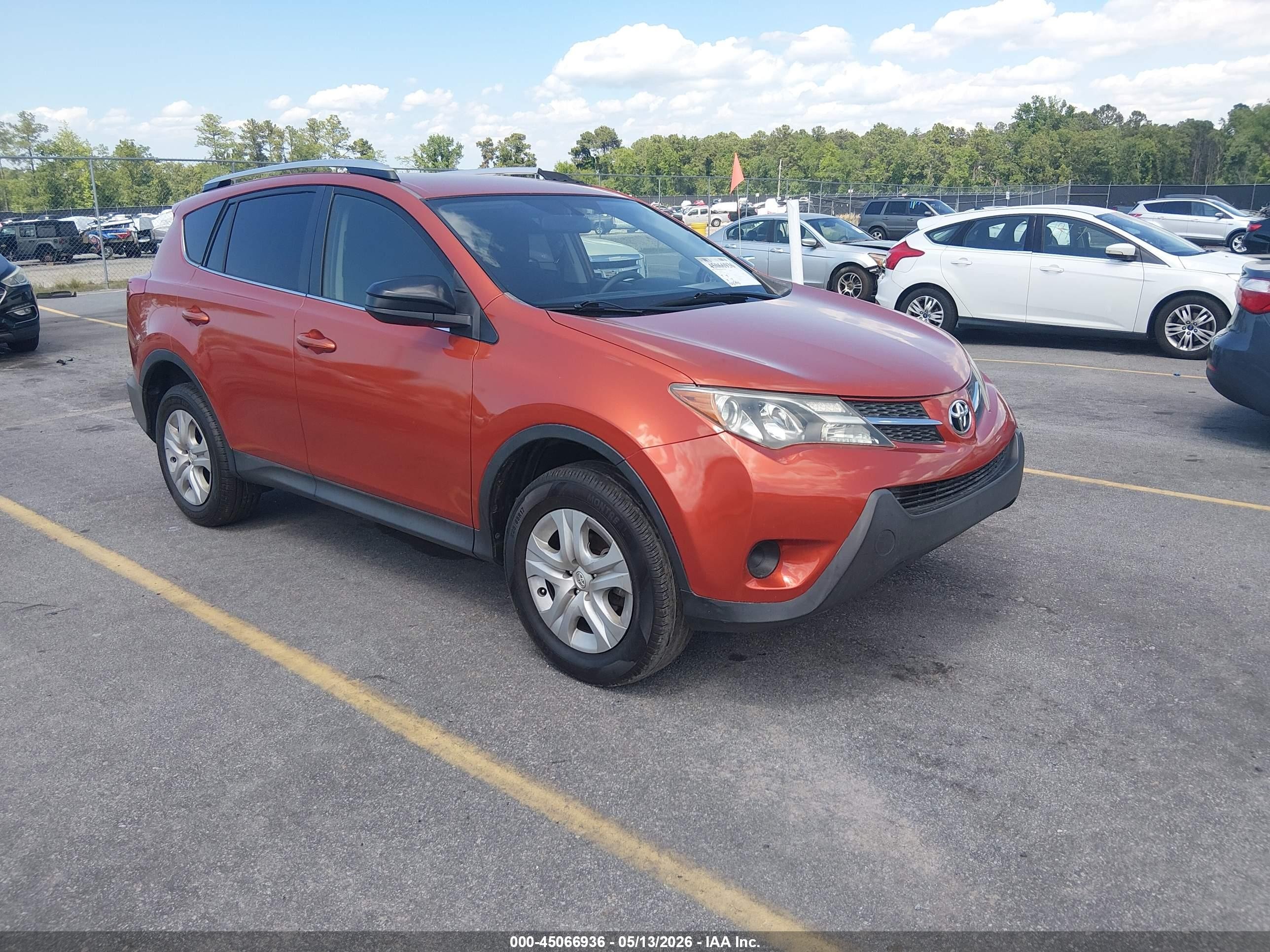 2015 Toyota RAV4 LE, VIN JTMZFREV2FJ034684 — Front end