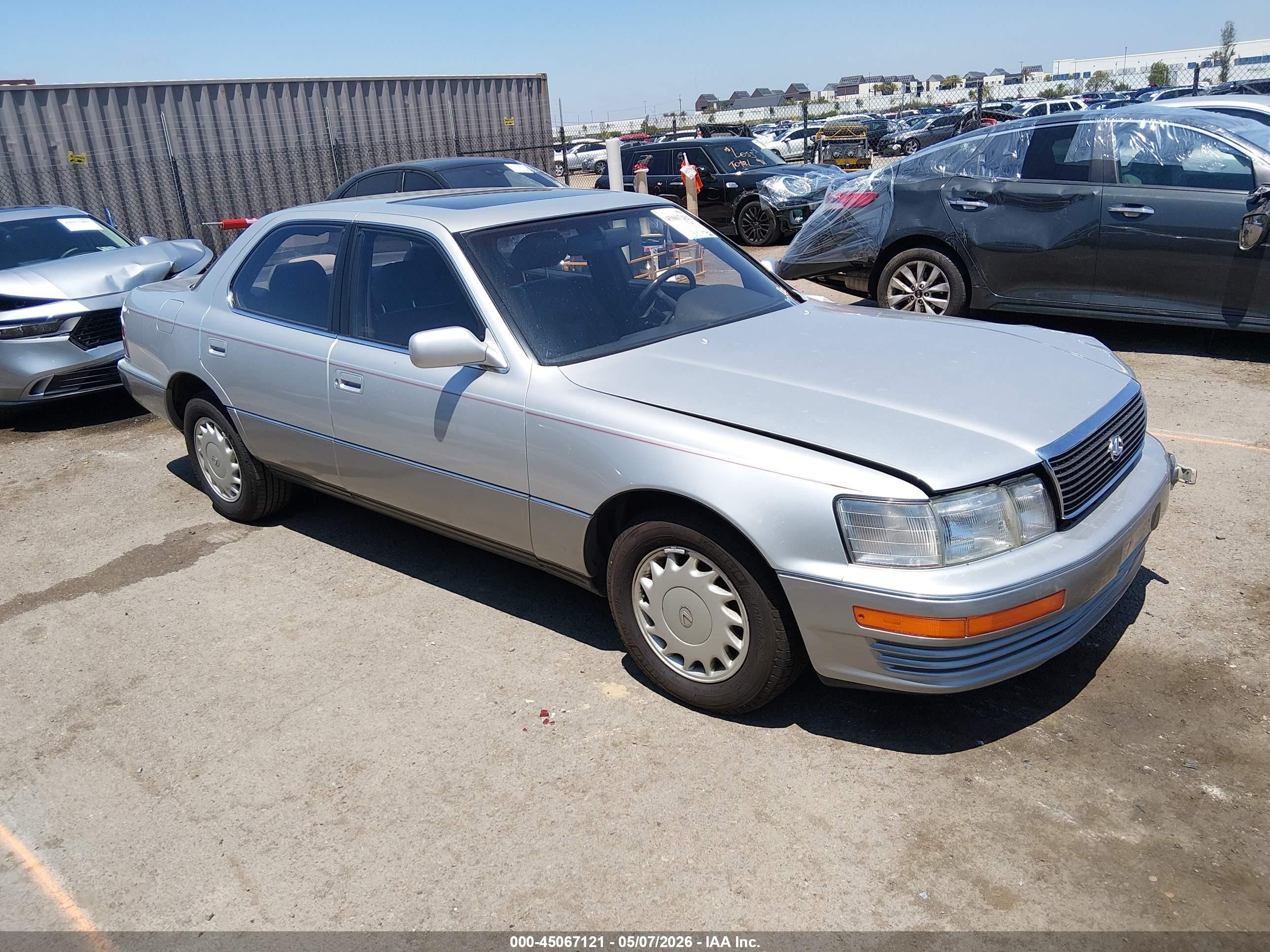 1991 Lexus LS 400, VIN JT8UF11E5M0061218 — Front end