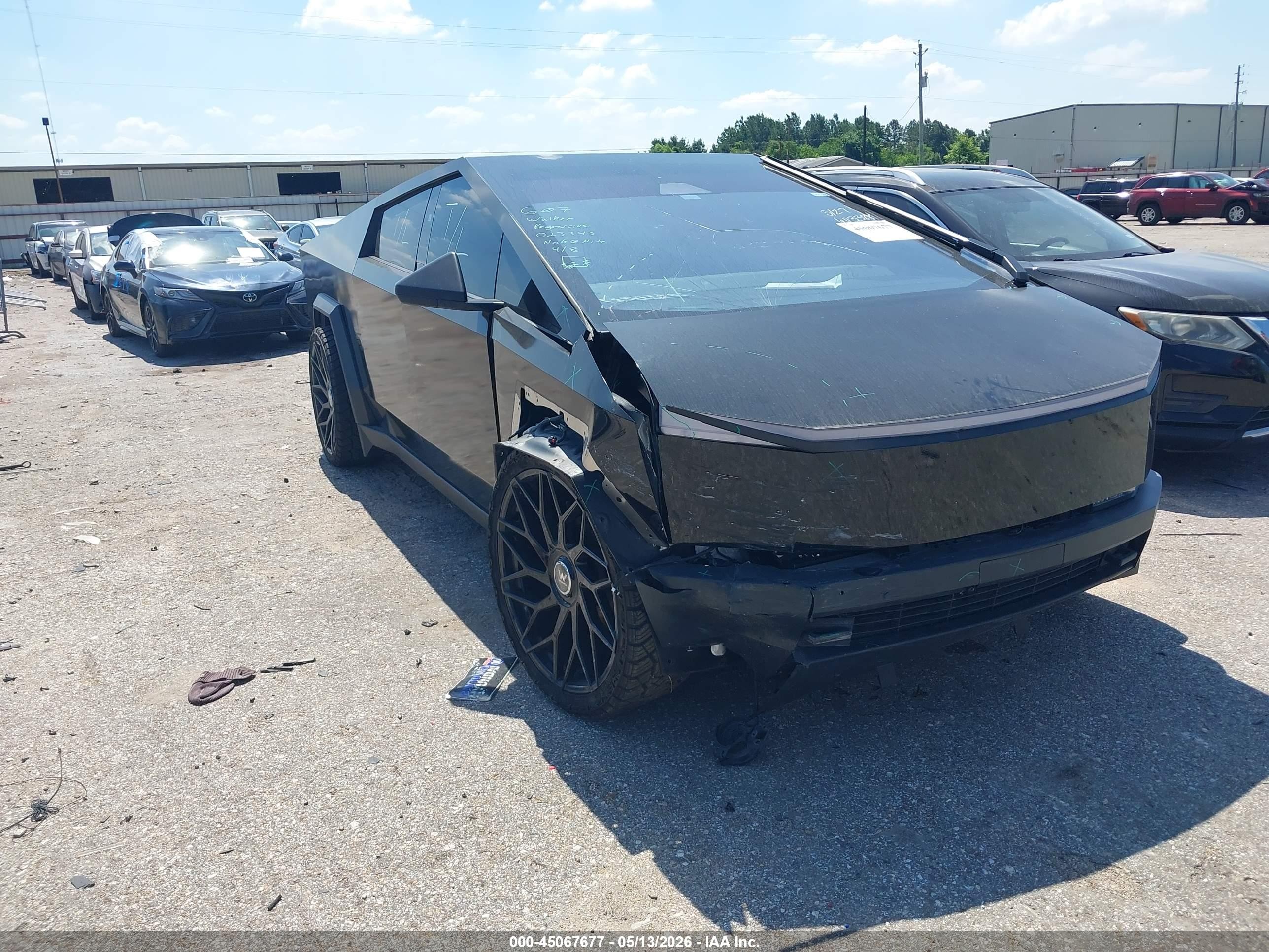 2024 Tesla Cybertruck, VIN 7G2CEHED3RA024343 — Side
