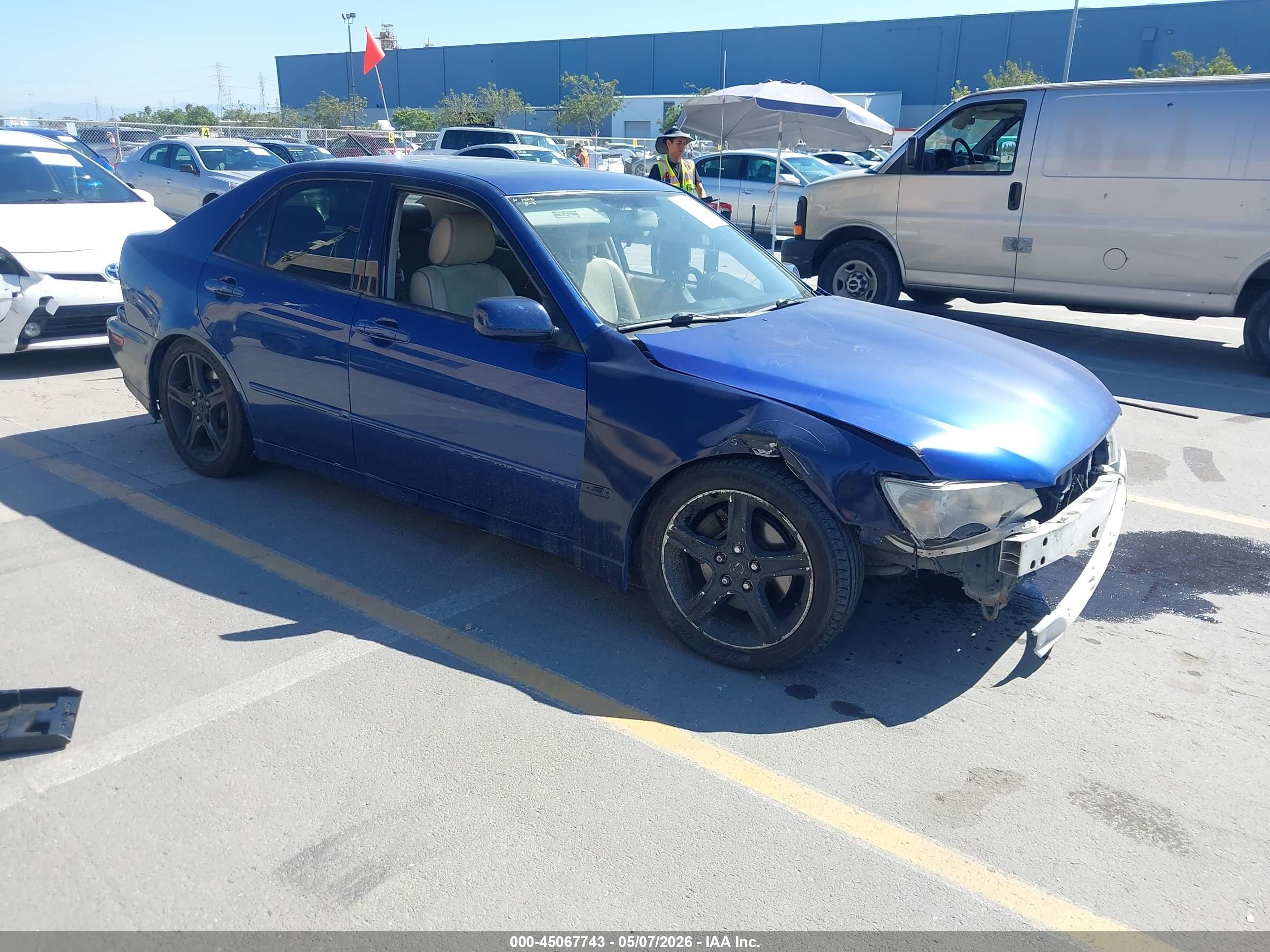 2002 Lexus IS 300/350, VIN JTHBD192X20054415 — Front end