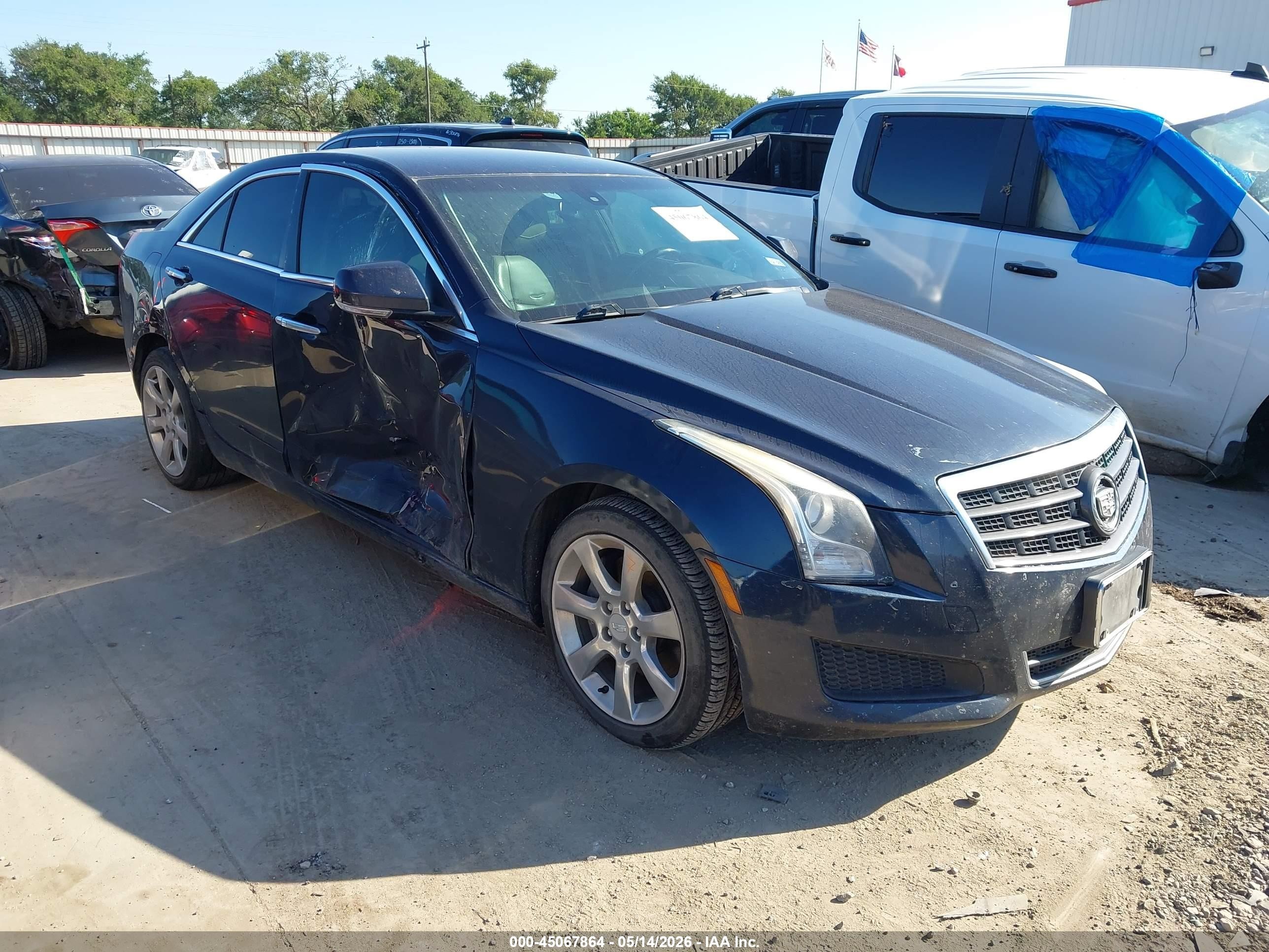 2016 Cadillac ATS Luxury Collection AWD, VIN 1G6AH5RX4G0109259 — Бок