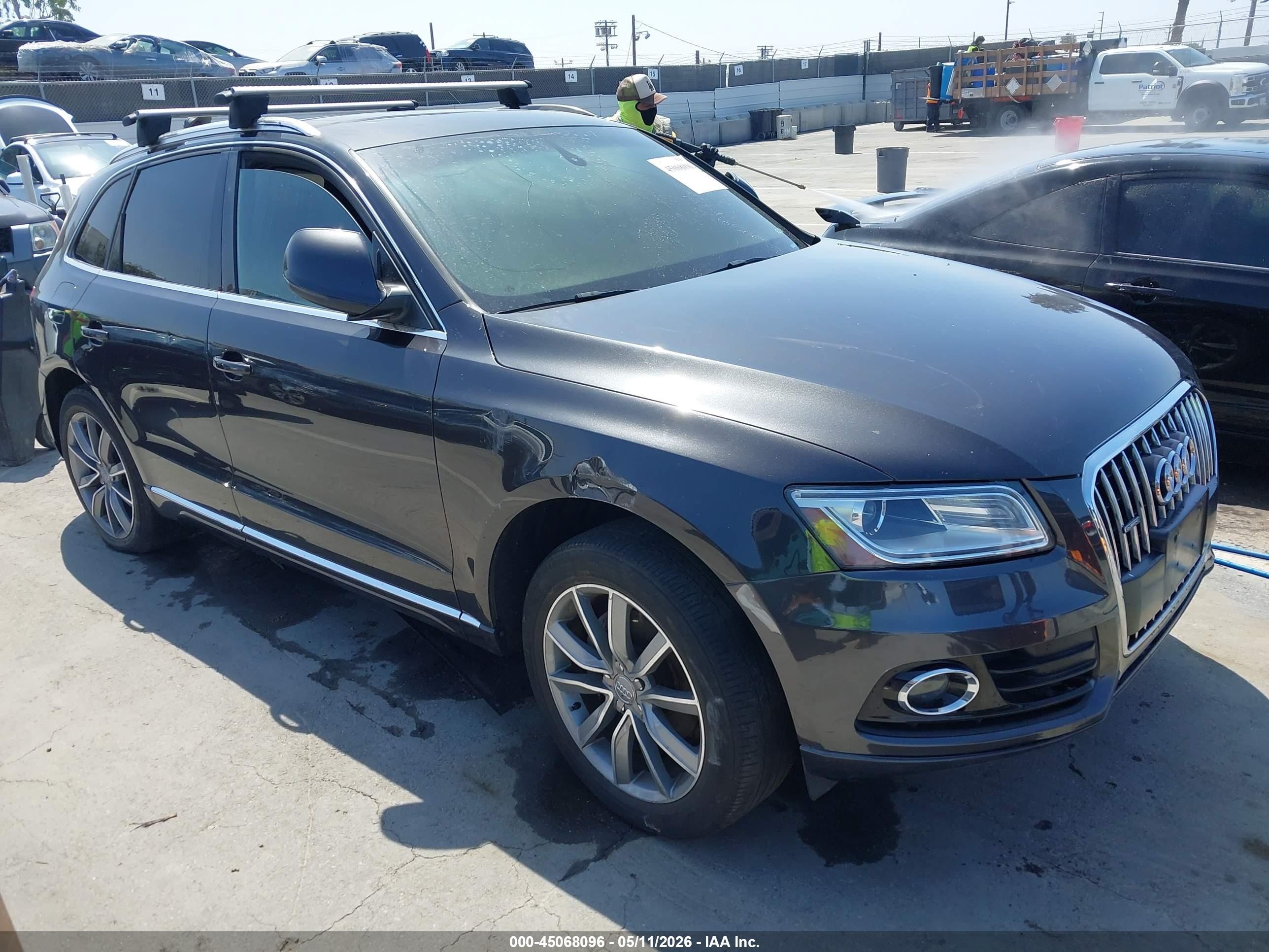 2014 Audi Q5 Premium Plus, VIN WA1LFAFP5EA013330 — Пожар в салоне