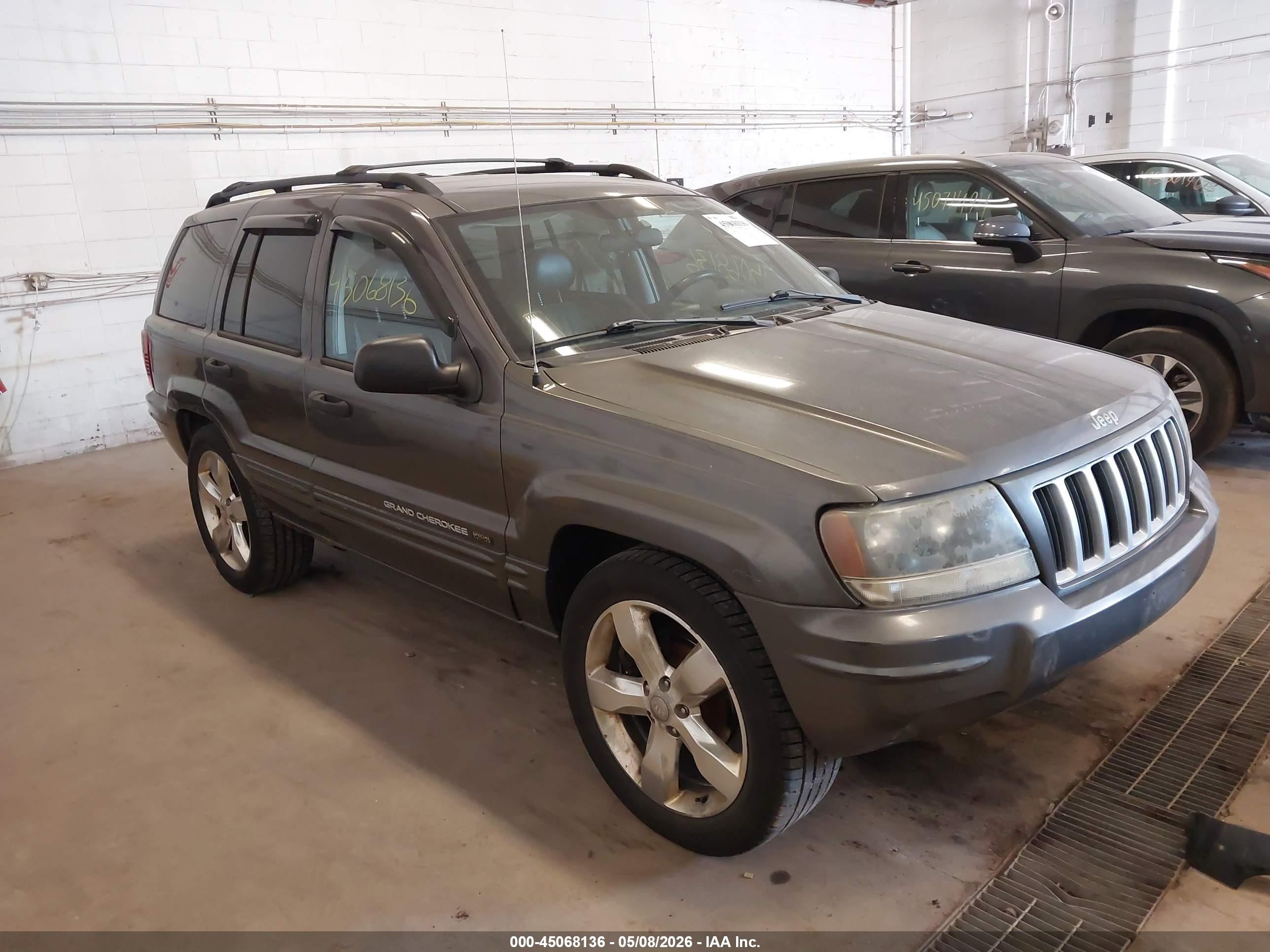 2004 Jeep Grand Cherokee Laredo, VIN 1J4GX48S64C220538 — Normal wear