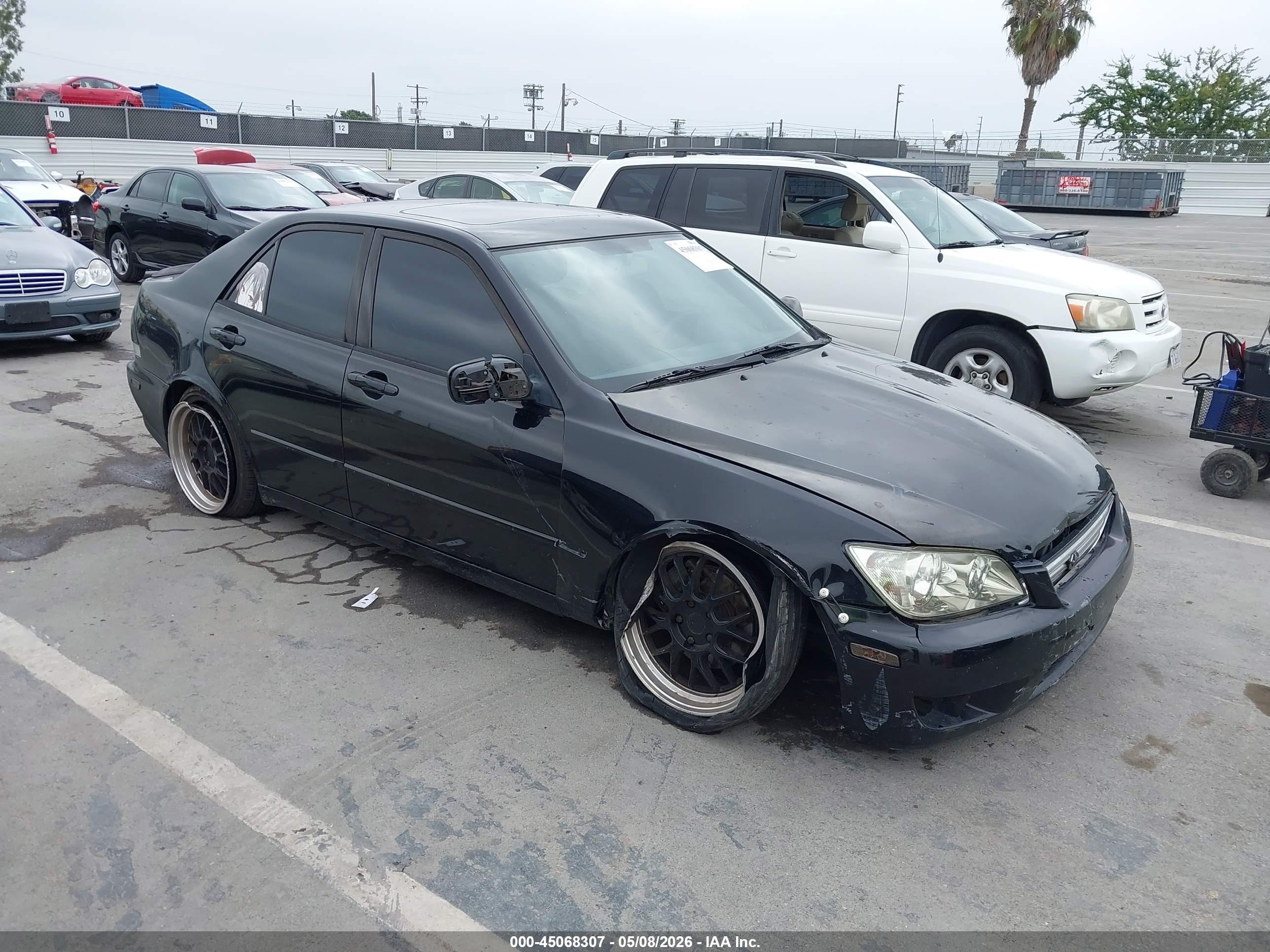 2002 Lexus IS 300/350, VIN JTHBD192420034967 — Front end