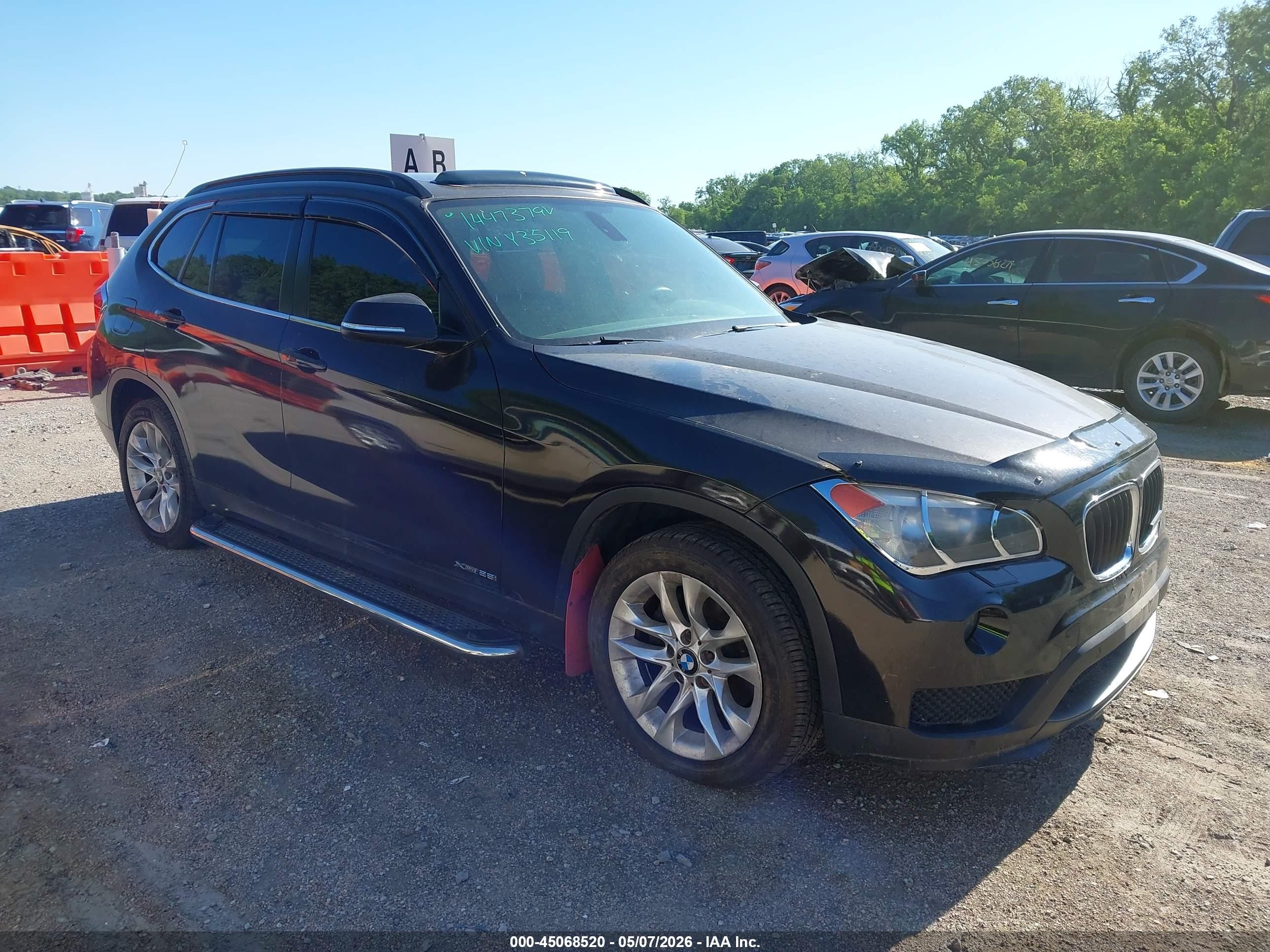 2015 BMW X1 xDrive28i, VIN WBAVL1C58FVY35119 — Фото с аукциона