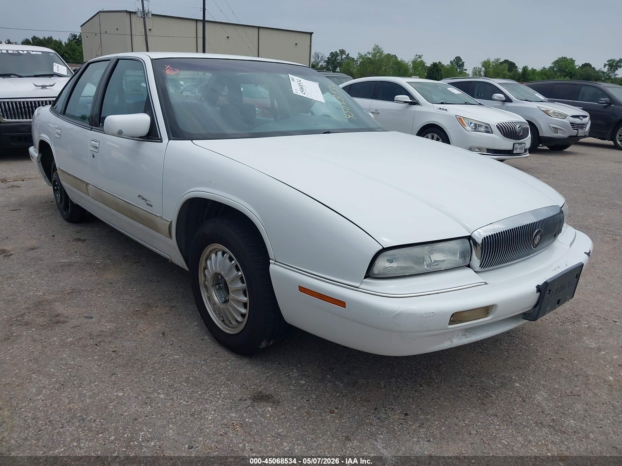 1995 Buick Regal Custom, VIN 2G4WB52L3S1406690 — Перед