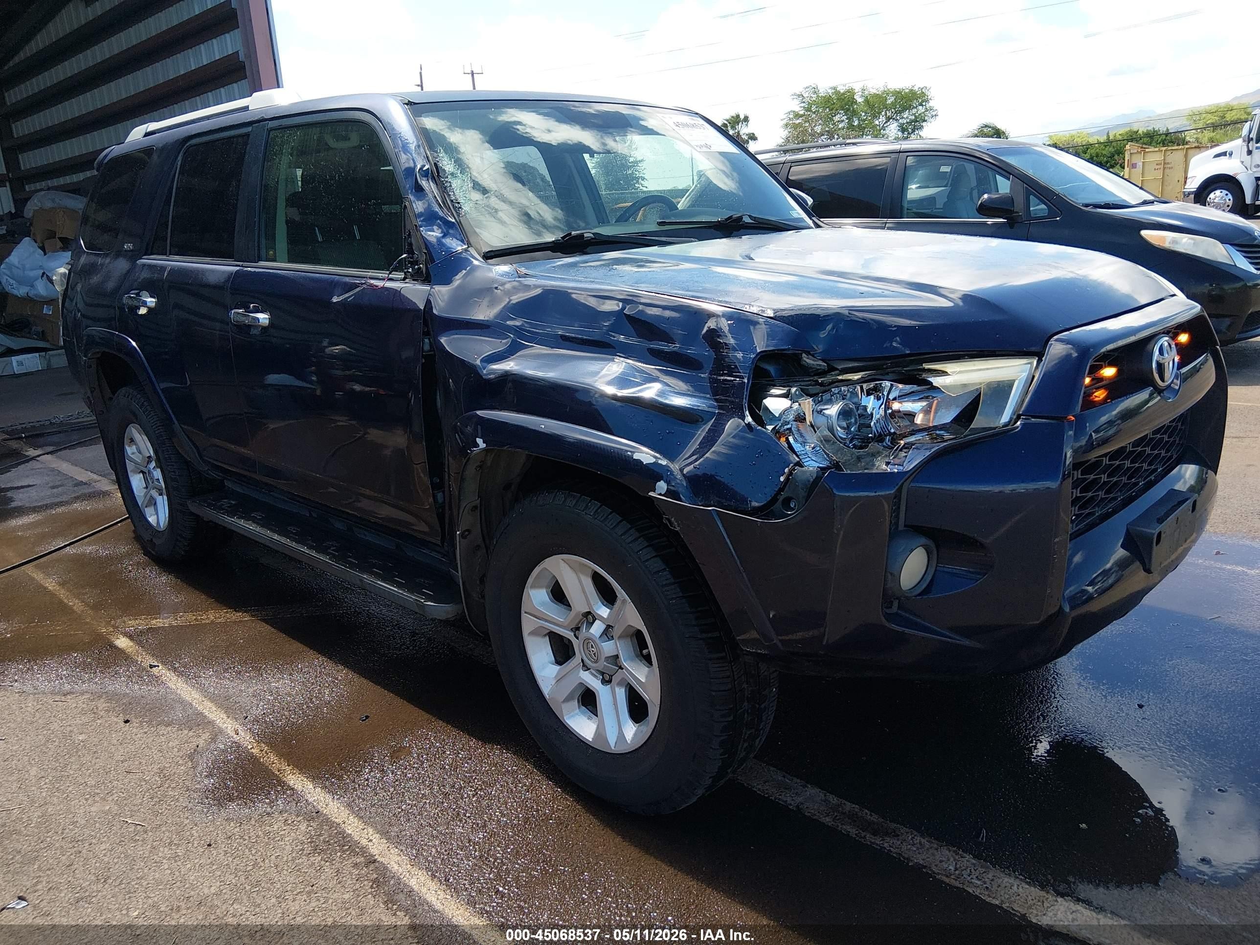2015 Toyota 4Runner SR5 Premium, VIN JTEZU5JR8F5084419 — Front end