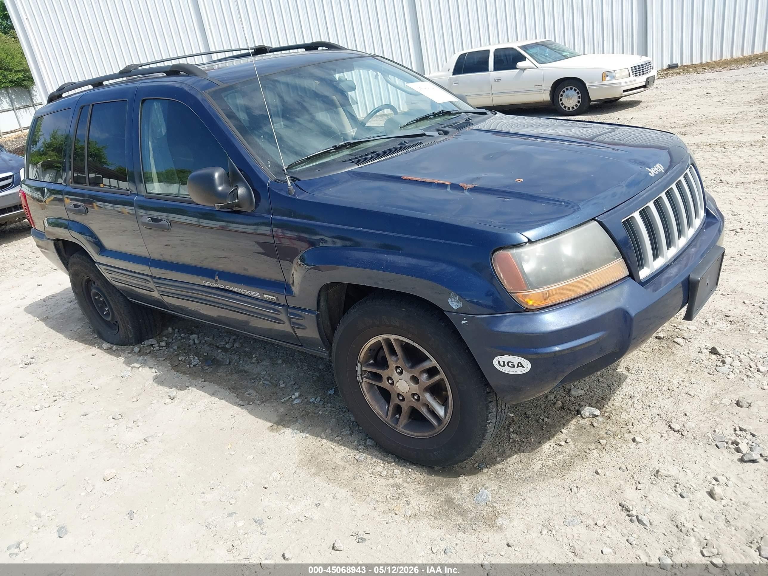 2004 Jeep Grand Cherokee Laredo, VIN 1J8GX48S24C293730 — Side
