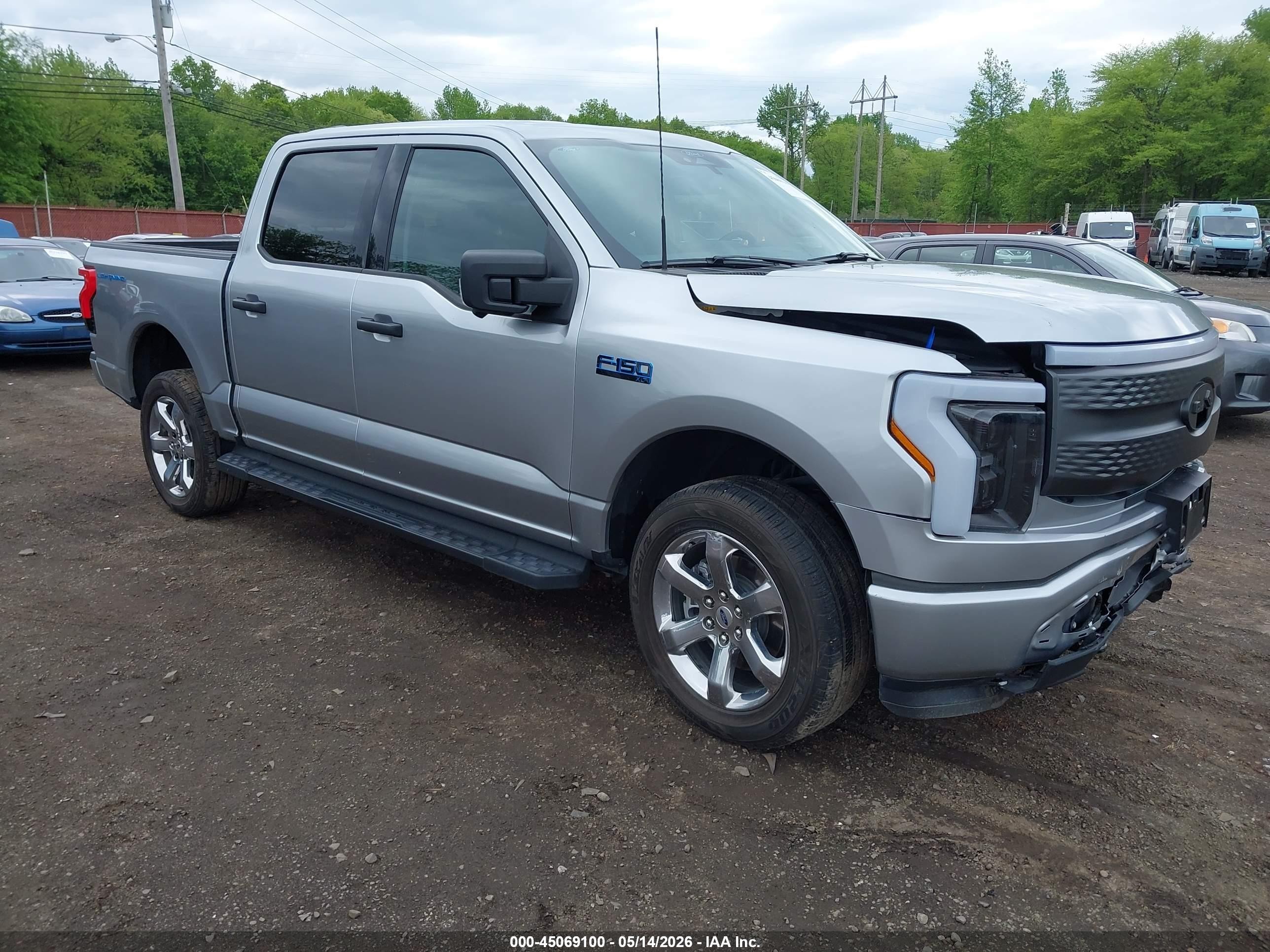 2024 Ford F-150 Lightning XLT, VIN 1FTVW3LK5RWG06620 — Front end