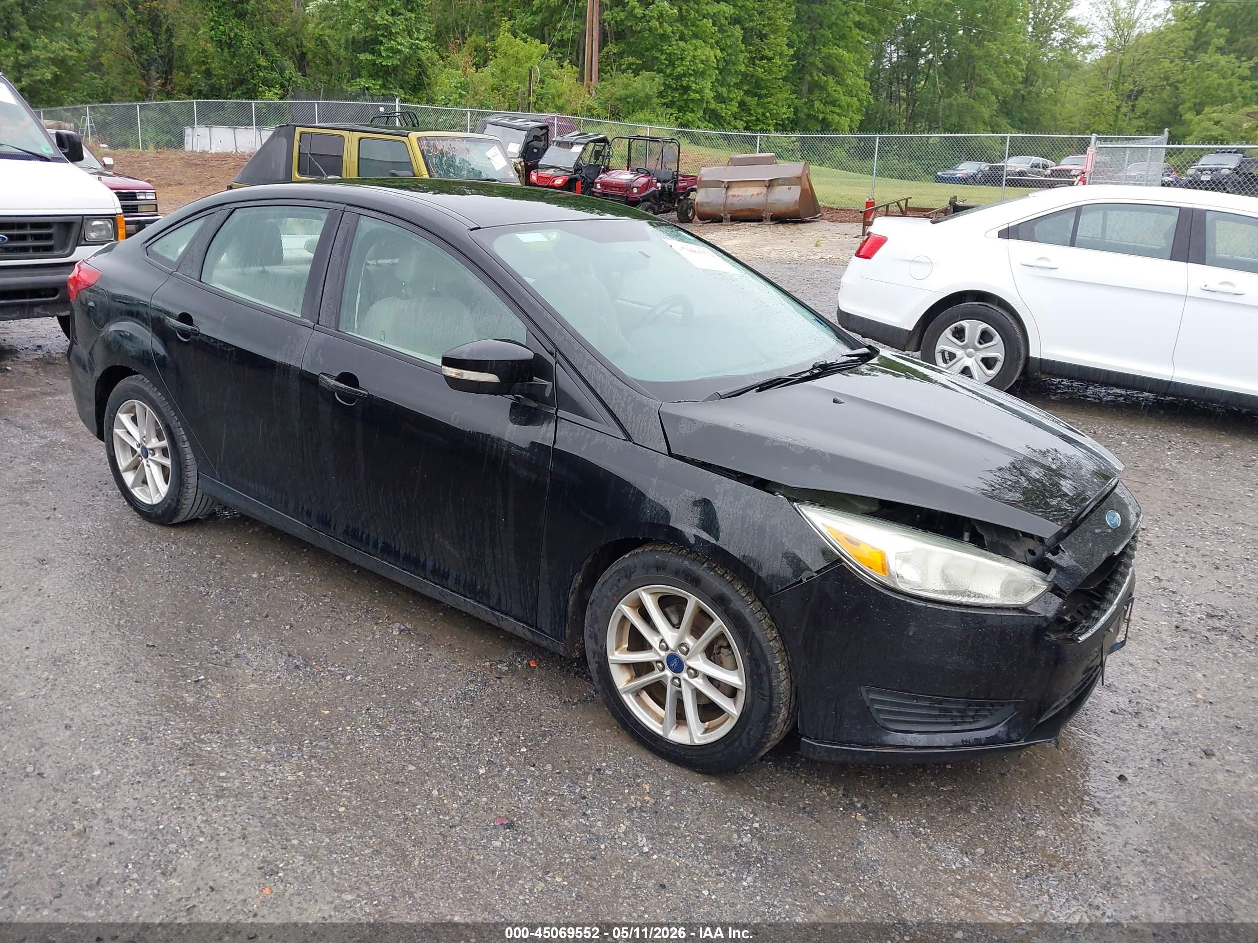 2015 Ford Focus SE, VIN 1FADP3F23FL250319 — Front end