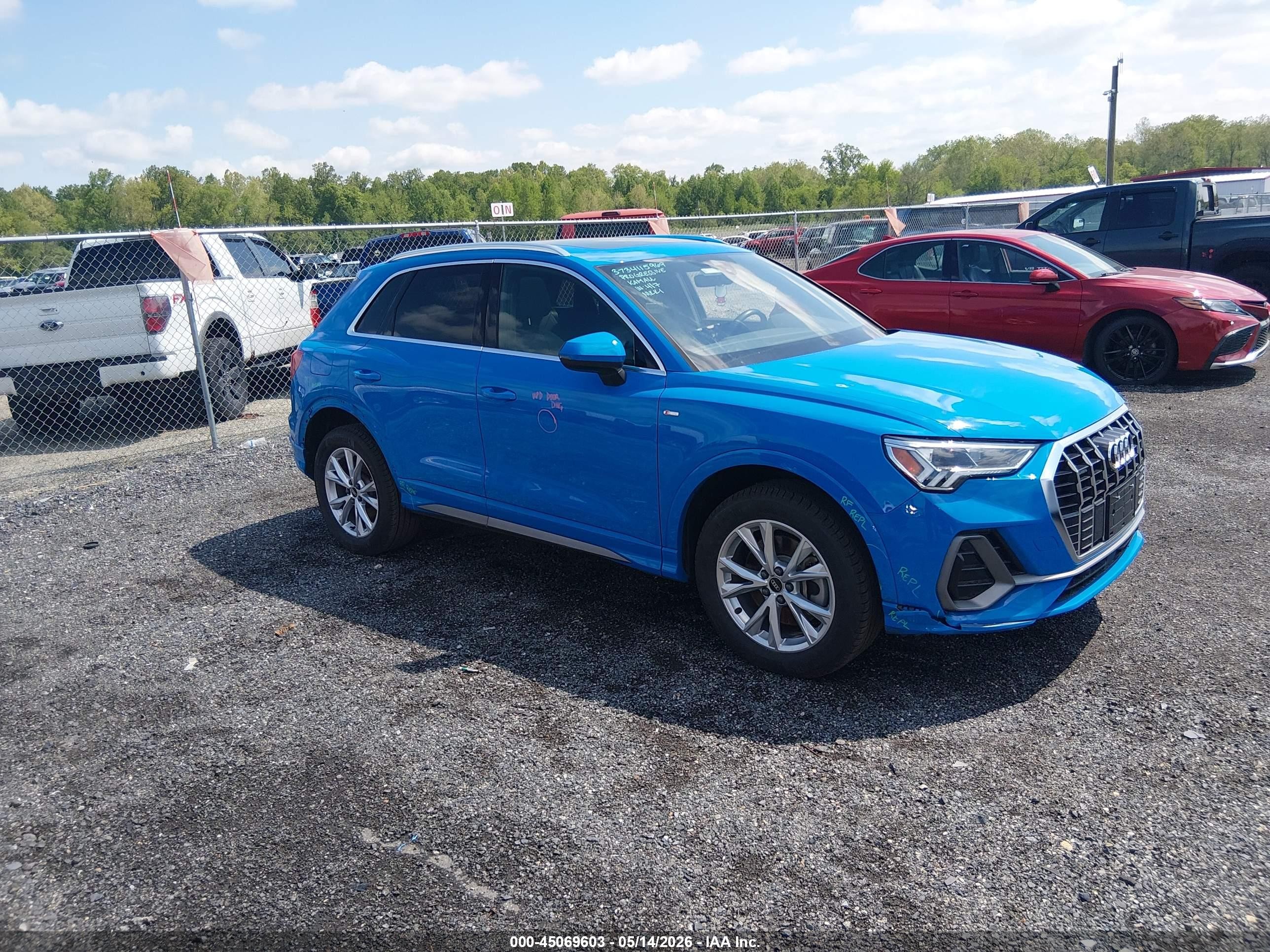 2023 Audi Q3 S line Premium, VIN WA1DECF34P1078415 — Бок