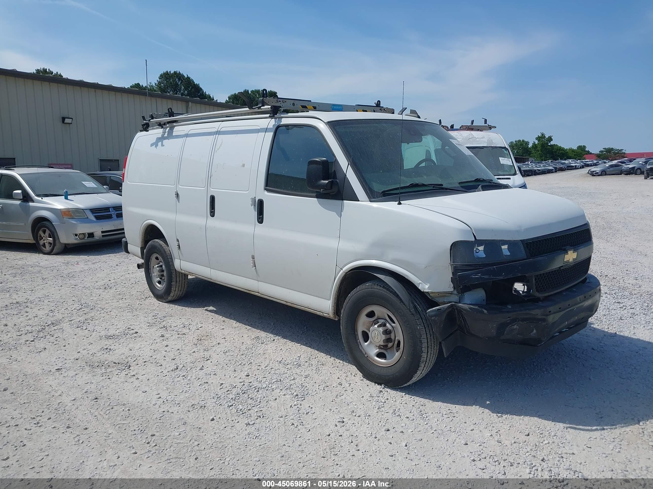 2020 Chevrolet Express Cargo, VIN 1GCWGAFP0L1242396 — Front end