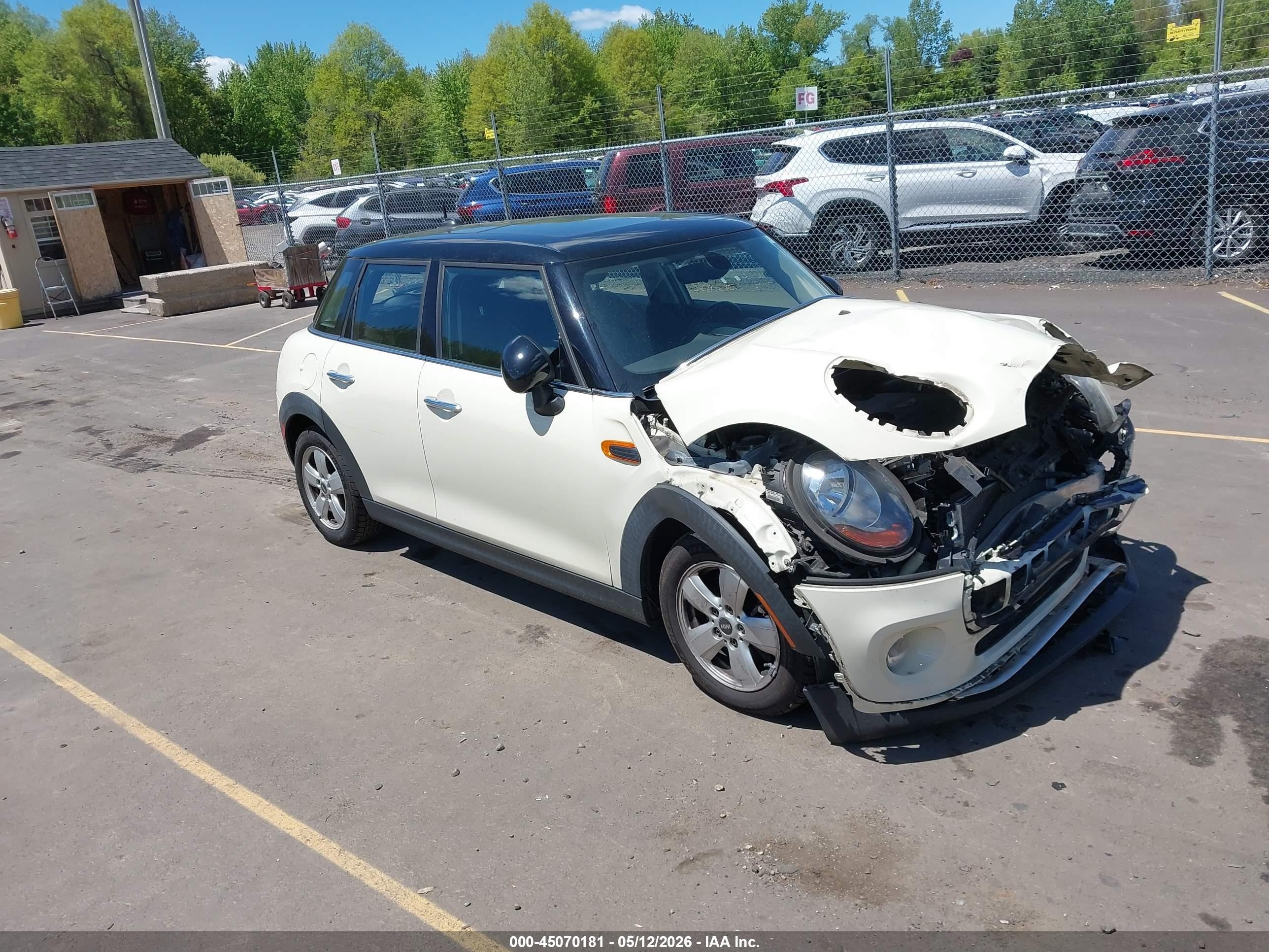 2018 MINI Hardtop 4 Door Cooper, VIN WMWXU1C52J2F80924 — Перед