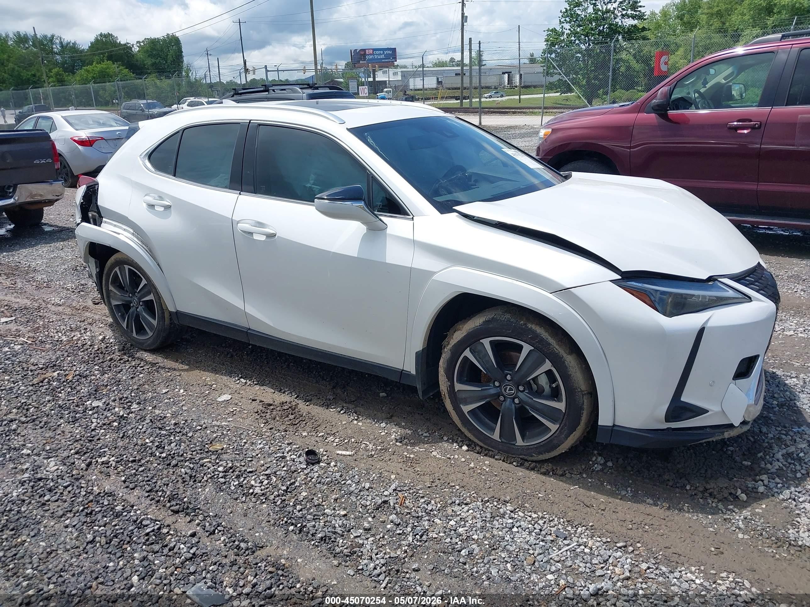 2023 Lexus UX 250h Premium, VIN JTHP6JBH0P2146028 — Перед