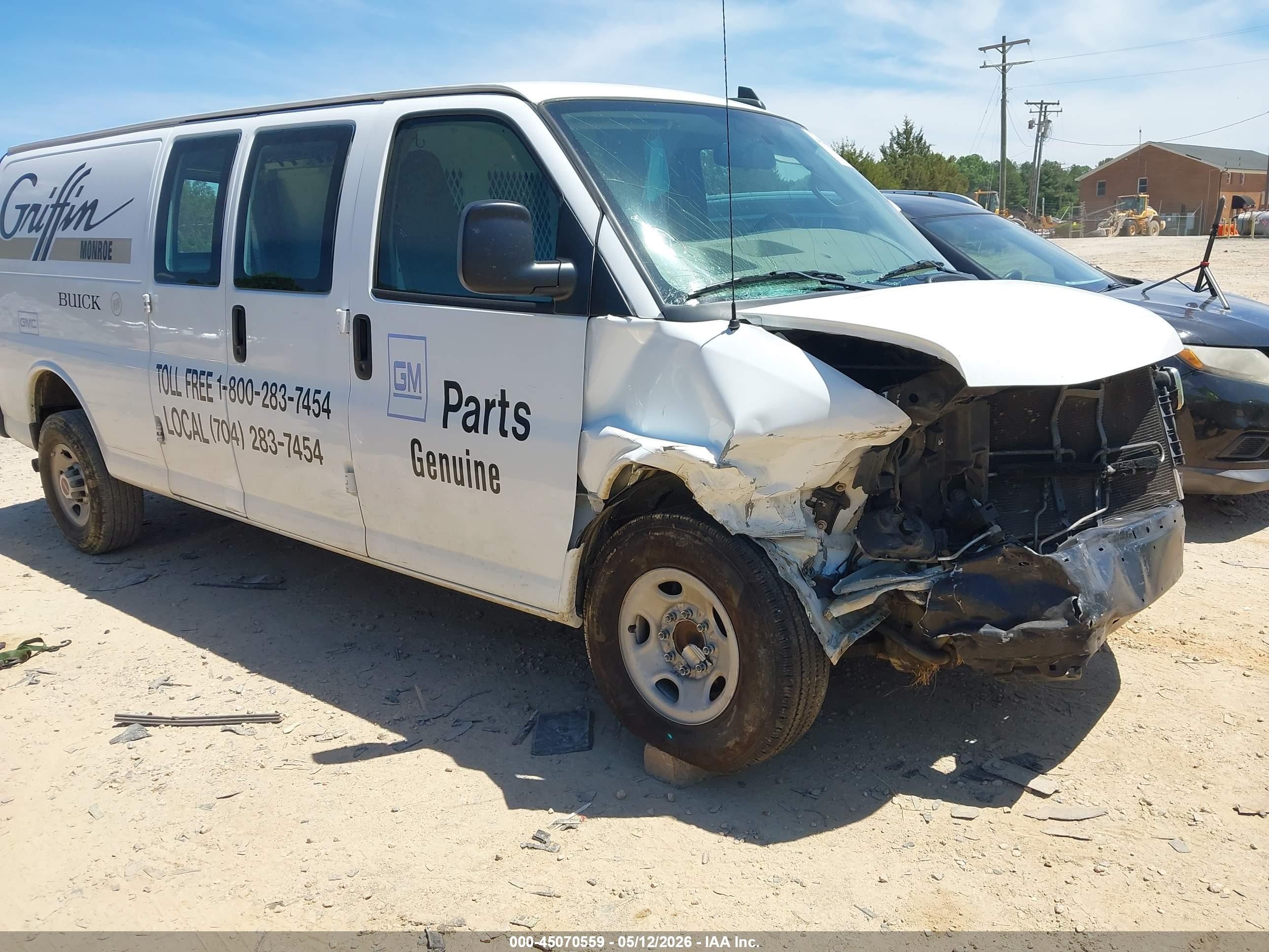 2017 GMC Savana Cargo, VIN 1GTW7BFF3H1190637 — Front end