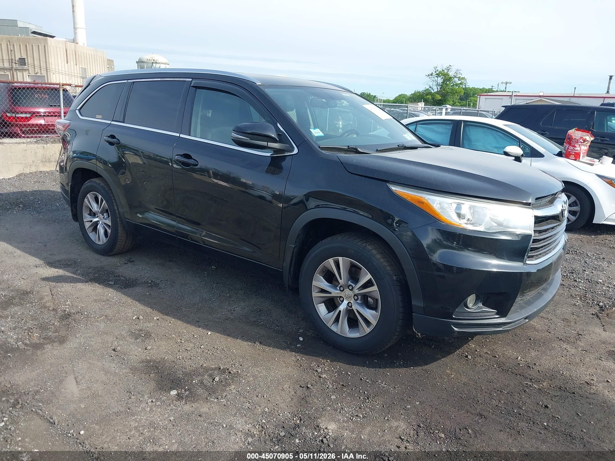 2015 Toyota Highlander XLE, VIN 5TDJKRFH3FS093747 — Normal wear