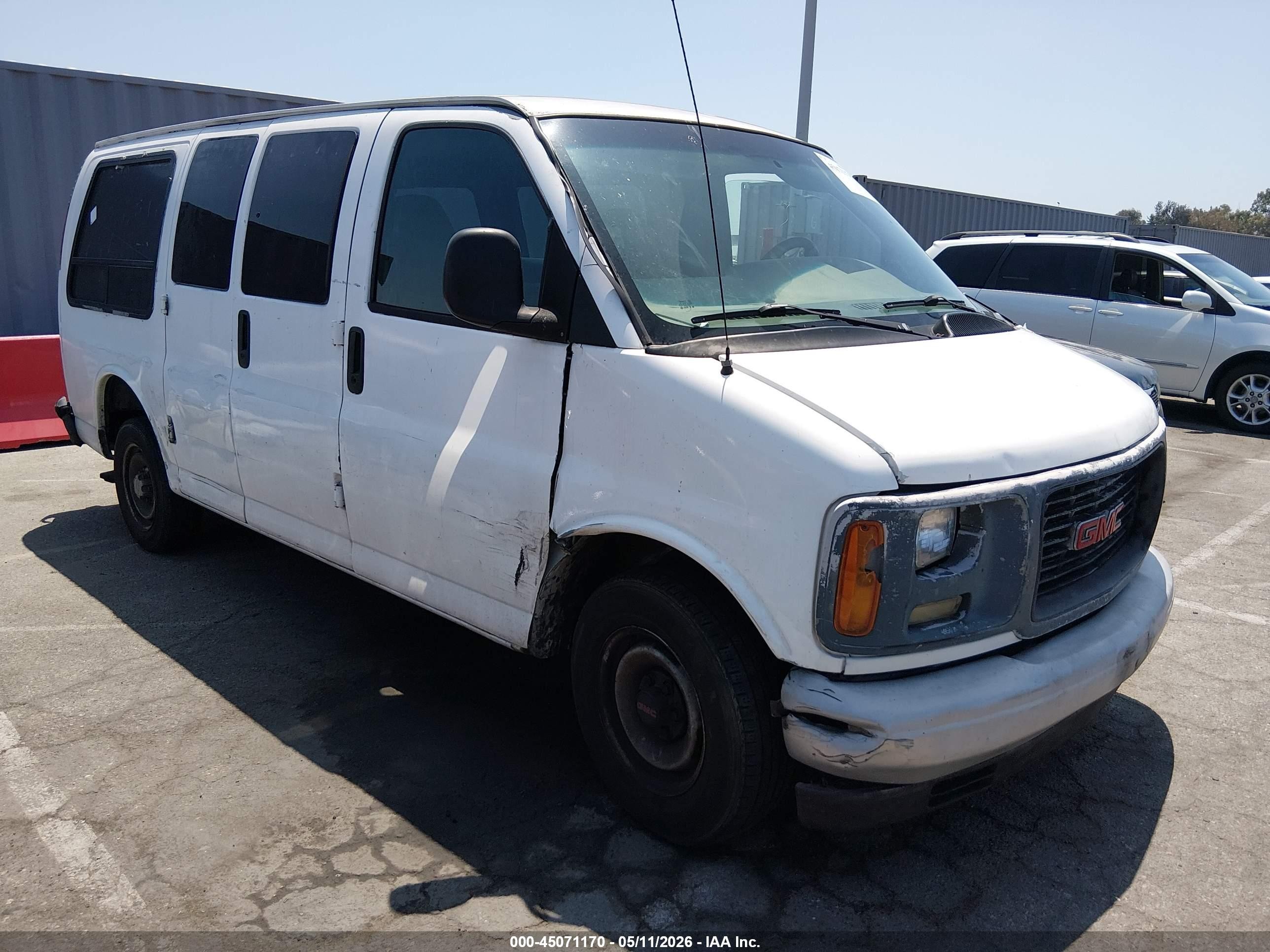 2000 GMC Savana Cargo, VIN 1GTFG25MXY1902061 — Rear end